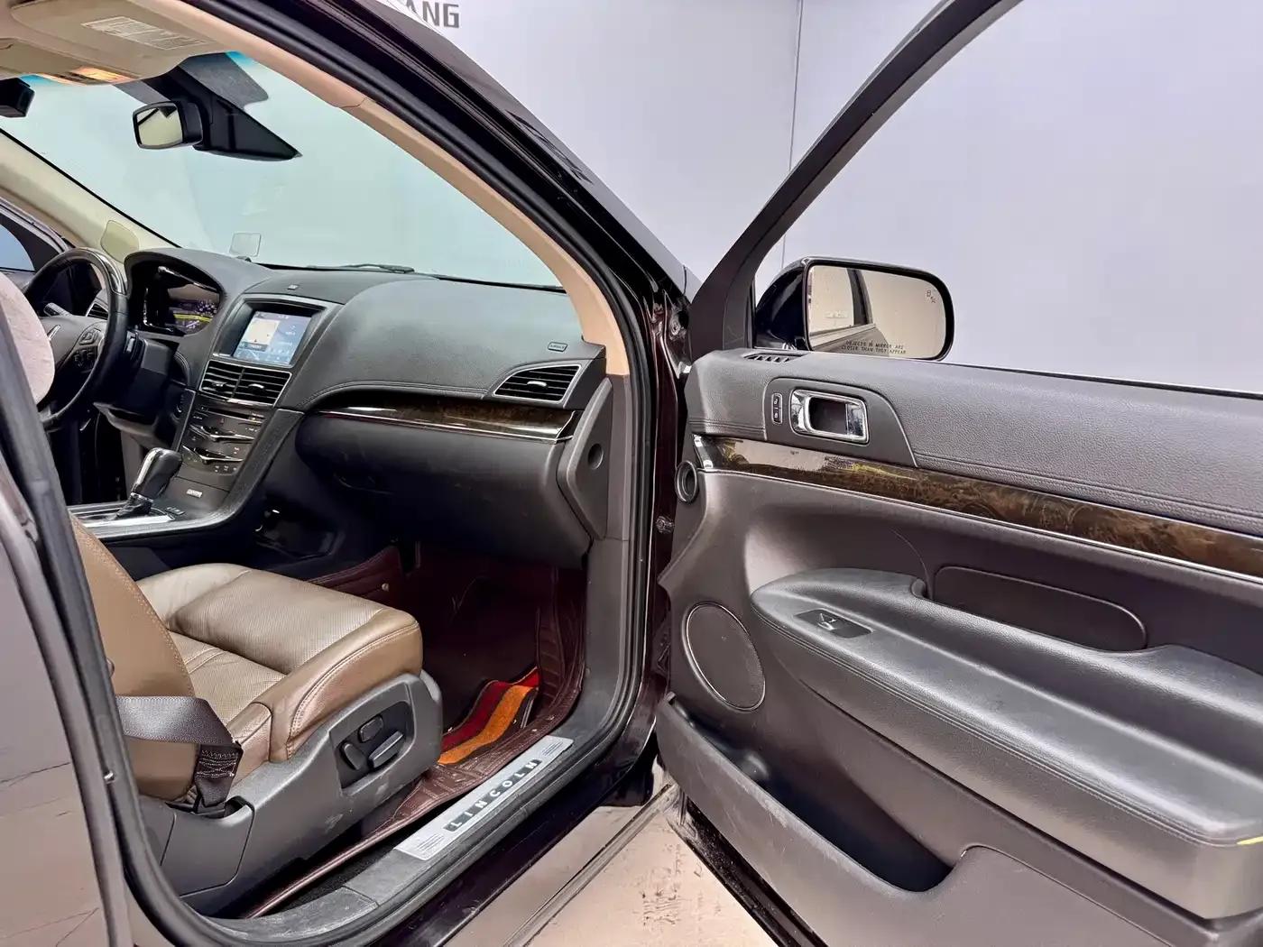 2010 Lincoln MKT 3.5T EcoBoost AWD — миниатюра 12
