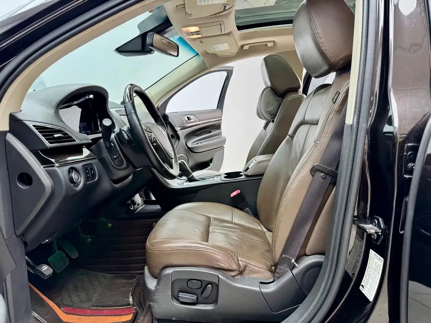 2010 Lincoln MKT 3.5T EcoBoost AWD — миниатюра 4