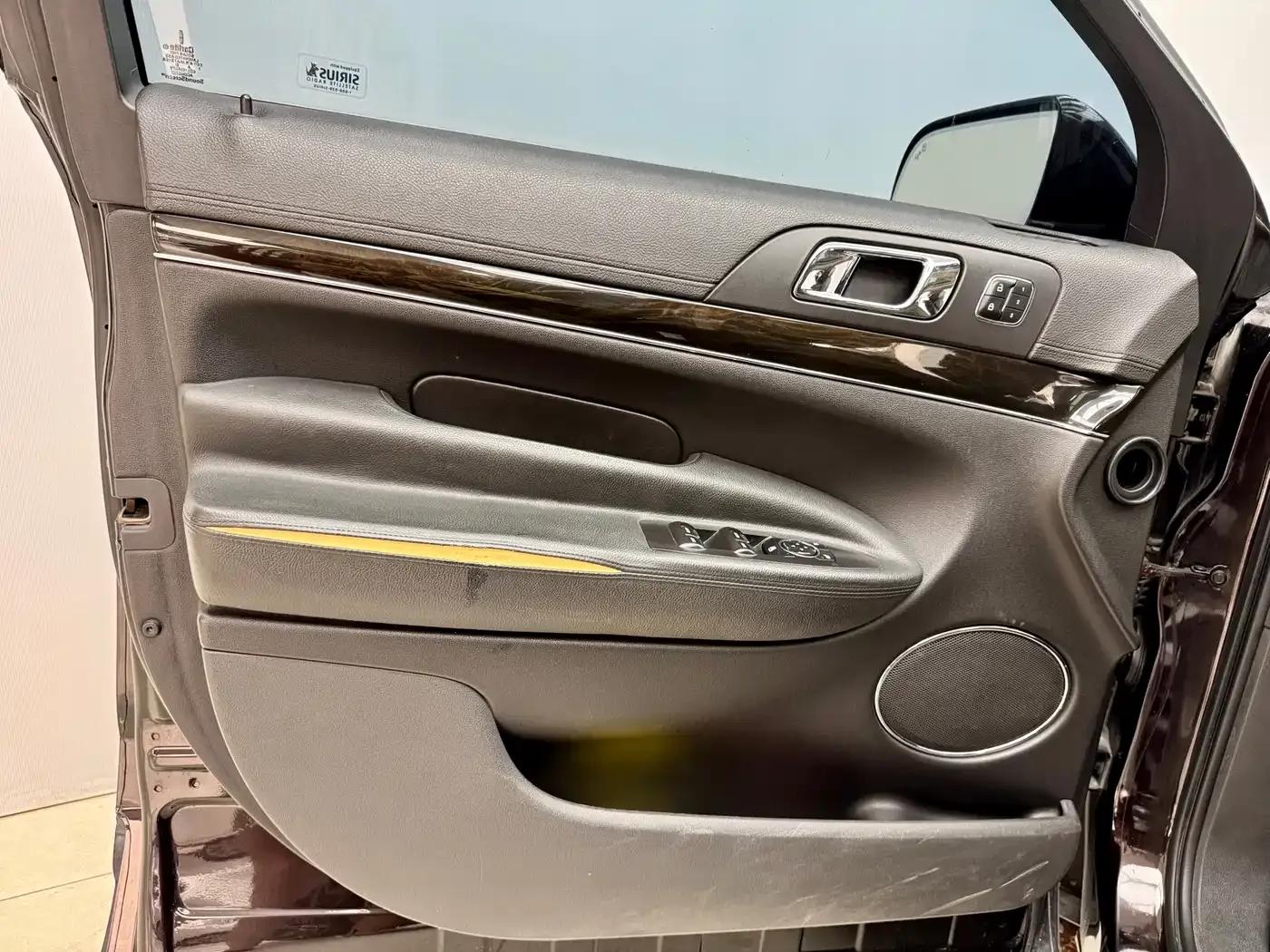 2010 Lincoln MKT 3.5T EcoBoost AWD — миниатюра 6