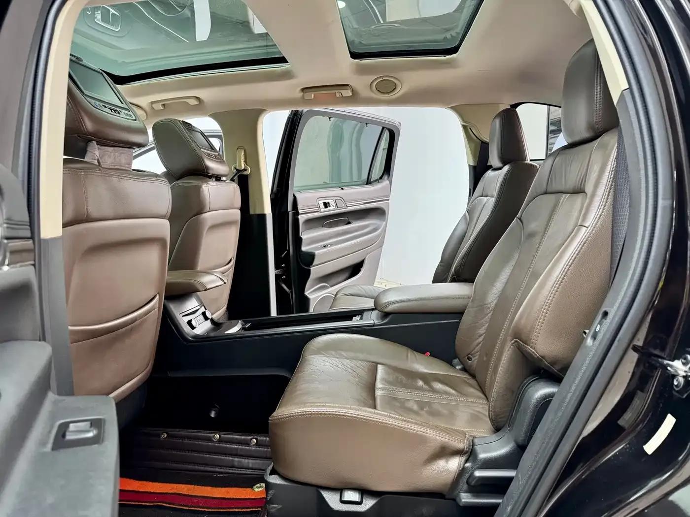 2010 Lincoln MKT 3.5T EcoBoost AWD — миниатюра 7