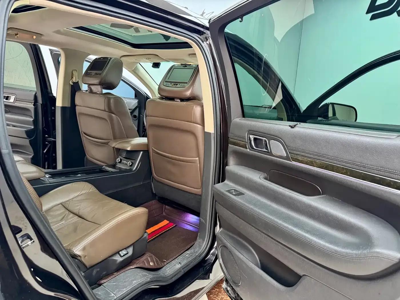 2010 Lincoln MKT 3.5T EcoBoost AWD — миниатюра 10