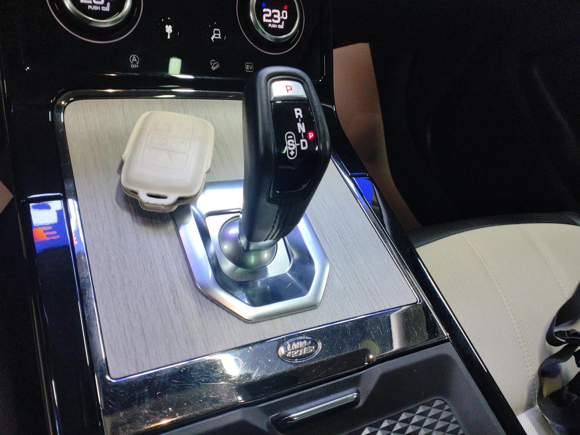 Land Rover Range Evoque New Energy 2023 Aurora L P300e Plug-in Hybrid Electric Version — миниатюра 17