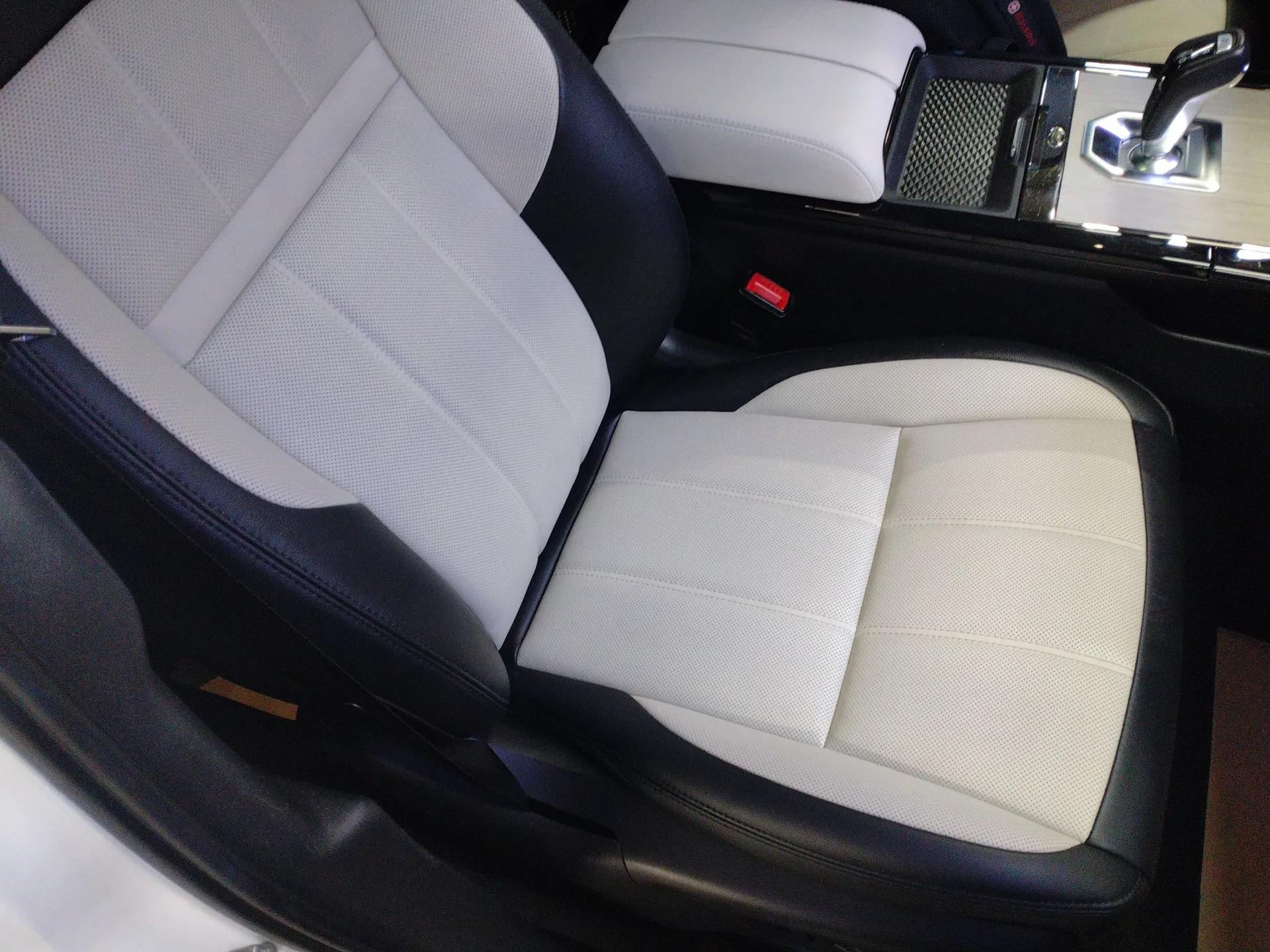 Land Rover Range Evoque New Energy 2023 Aurora L P300e Plug-in Hybrid Electric Version — миниатюра 23