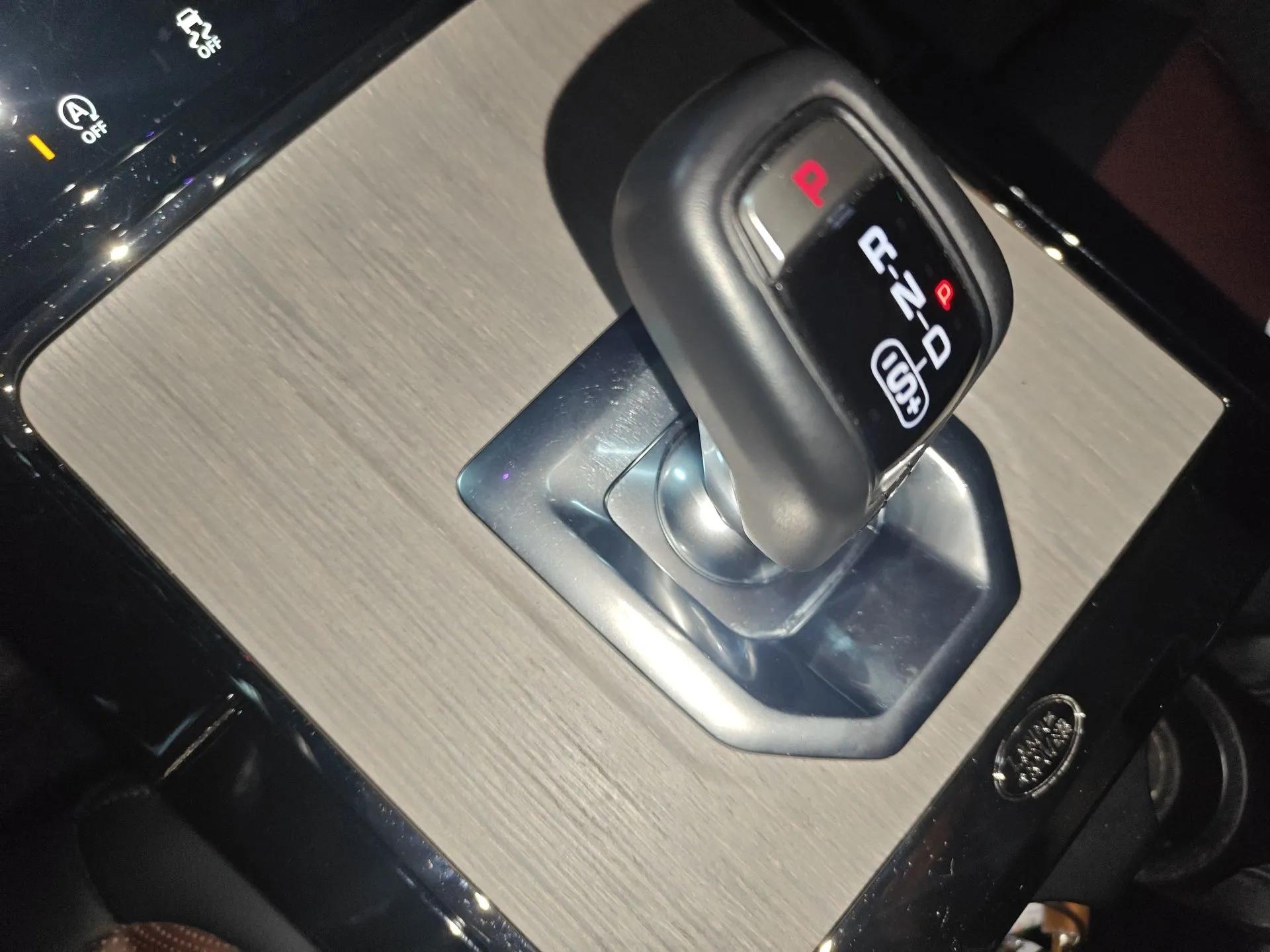Land Rover Range Evoque New Energy 2023 Aurora L P300e Plug-in Hybrid Electric Version — миниатюра 15