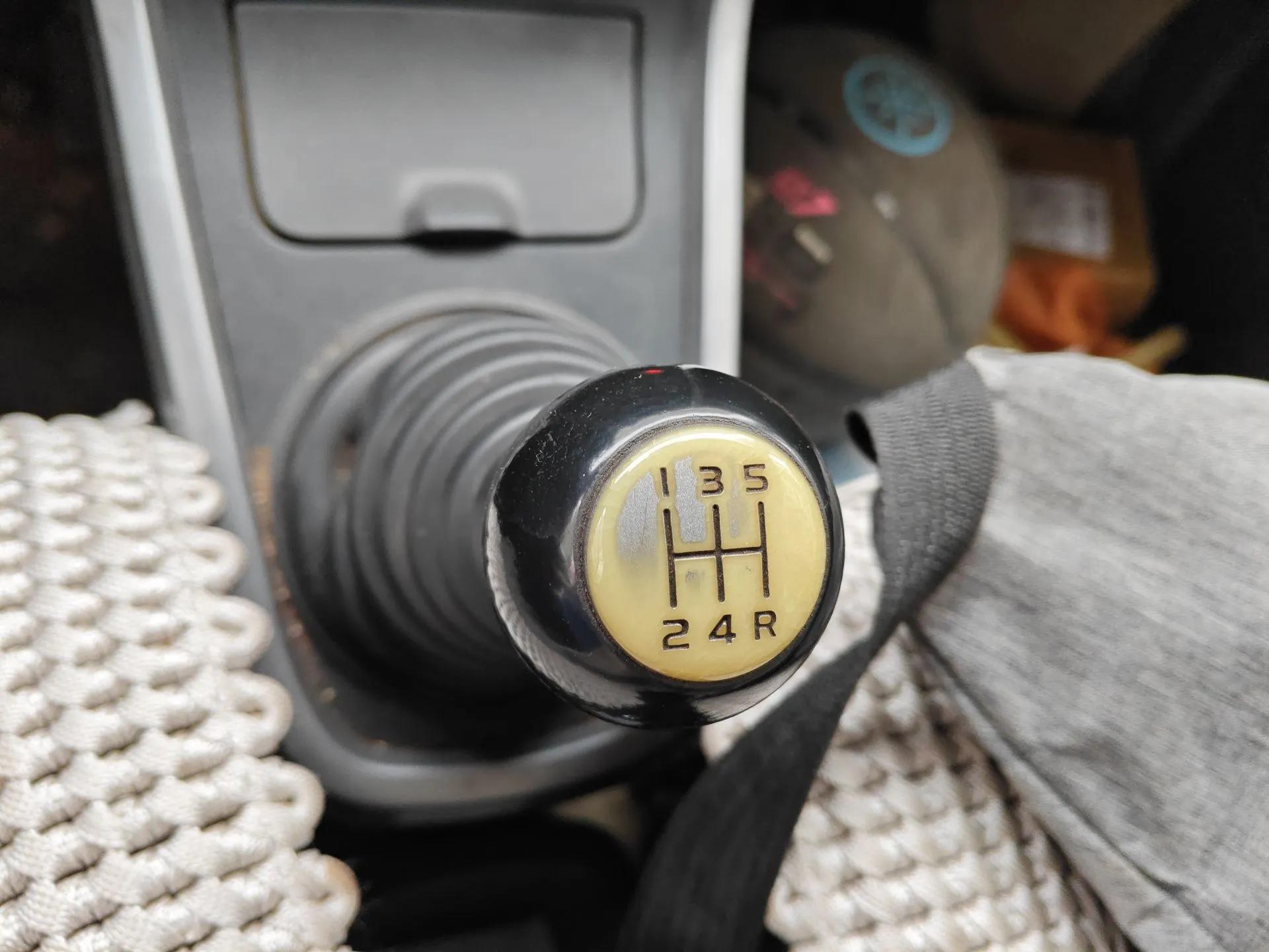 Suzuki Wagon R X5 2013 Cruise Edition 1.4L VVT Luxury Model China IV Standard — миниатюра 15