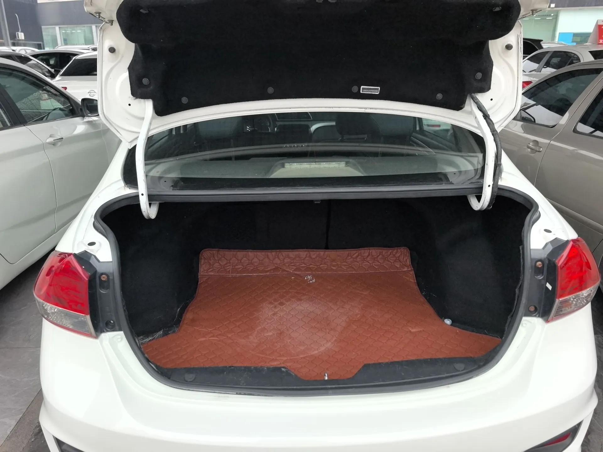 Suzuki Alivio 2015 1.6L Automatic Comfort Model — миниатюра 21