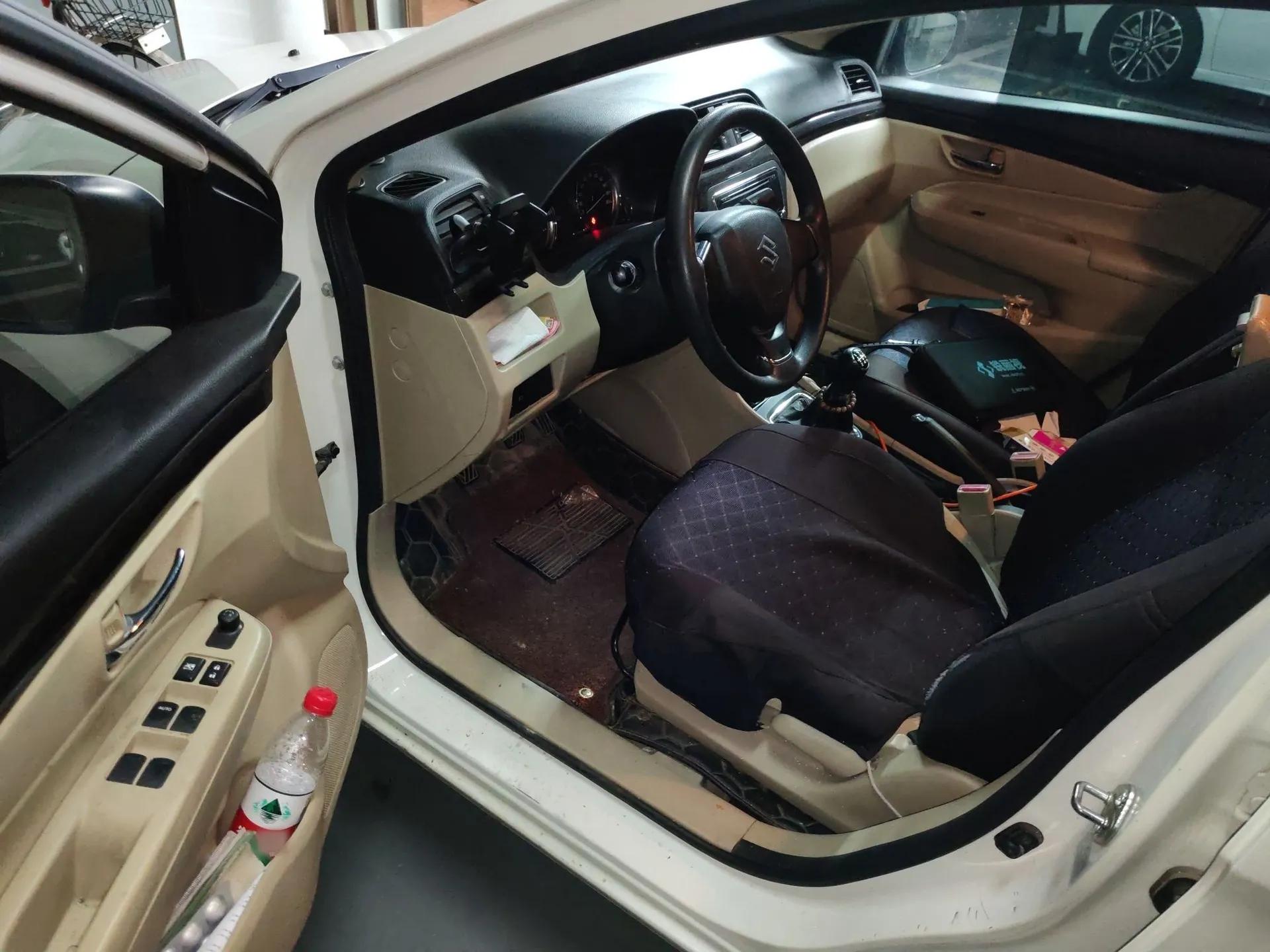 Suzuki Alivio 2015 1.6L Manual Comfort Model — миниатюра 17