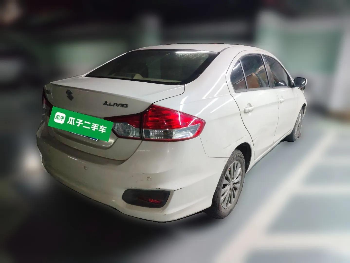 Suzuki Alivio 2015 1.6L Manual Comfort Model — миниатюра 6