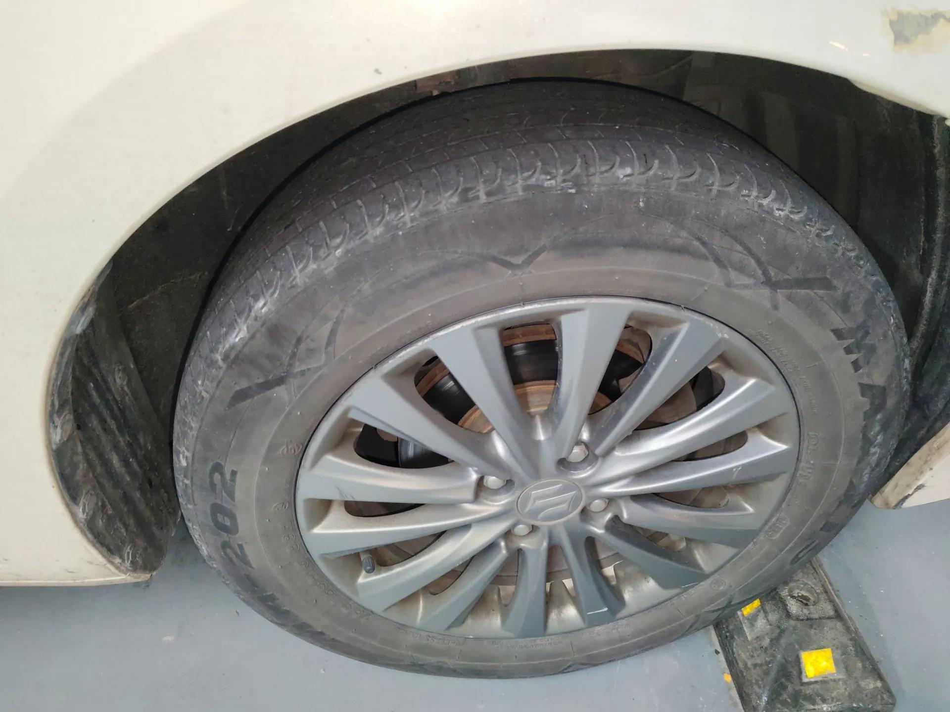 Suzuki Alivio 2015 1.6L Manual Comfort Model — миниатюра 8