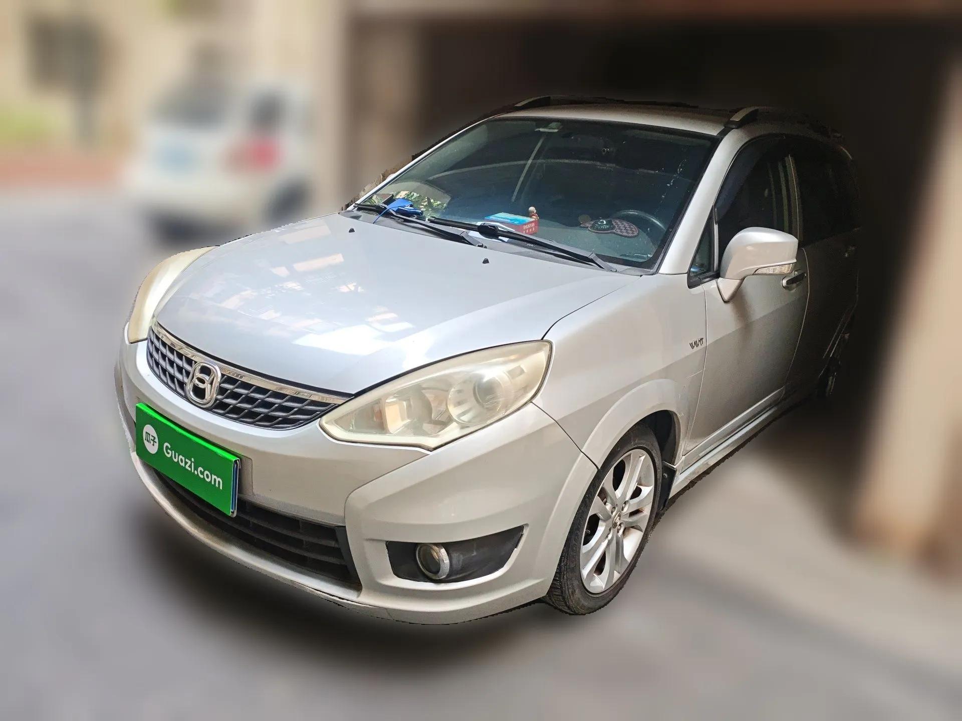 Suzuki Liana 2012 Hatchback 1.4 VVT Manual Luxury Model — миниатюра 1