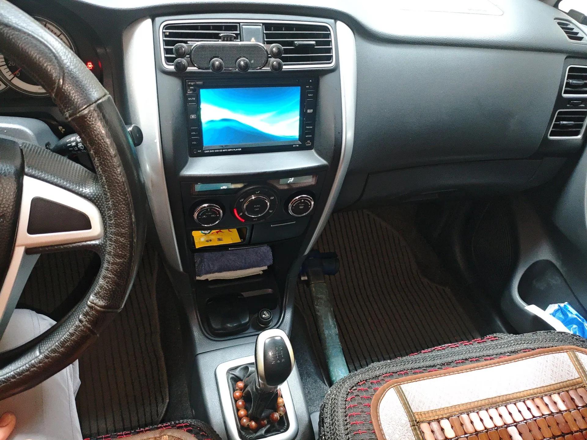 Suzuki Liana 2012 Hatchback 1.4 VVT Manual Luxury Model — миниатюра 14