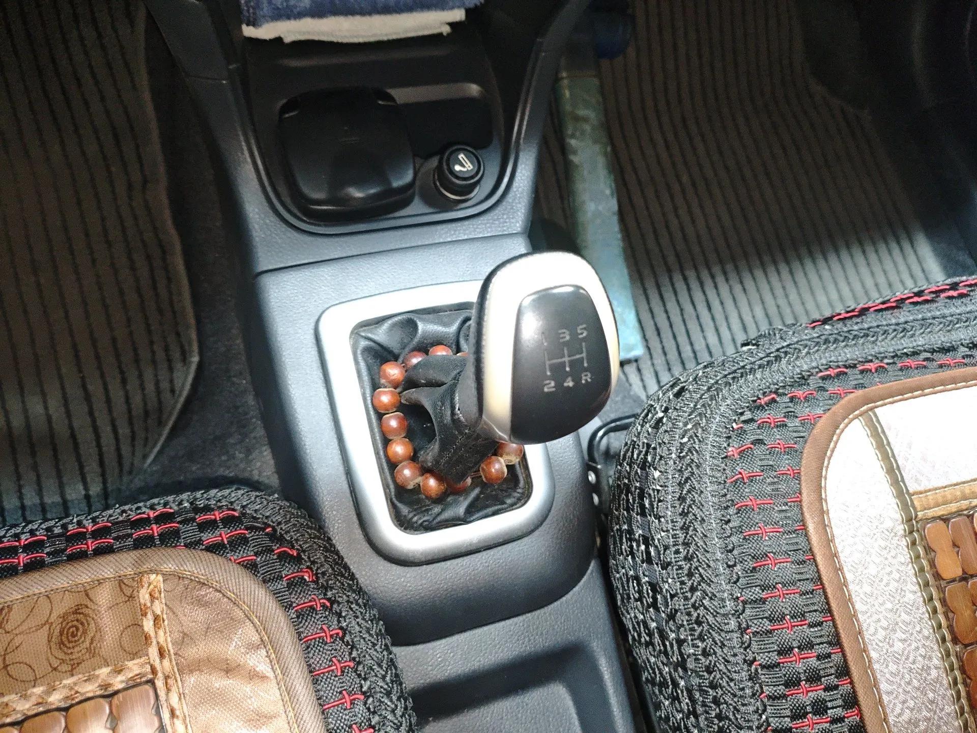 Suzuki Liana 2012 Hatchback 1.4 VVT Manual Luxury Model — миниатюра 15