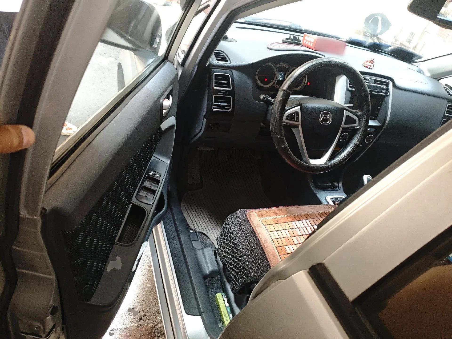 Suzuki Liana 2012 Hatchback 1.4 VVT Manual Luxury Model — миниатюра 17