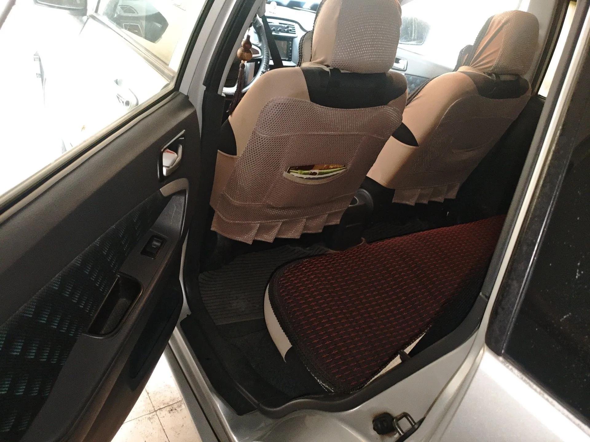 Suzuki Liana 2012 Hatchback 1.4 VVT Manual Luxury Model — миниатюра 18