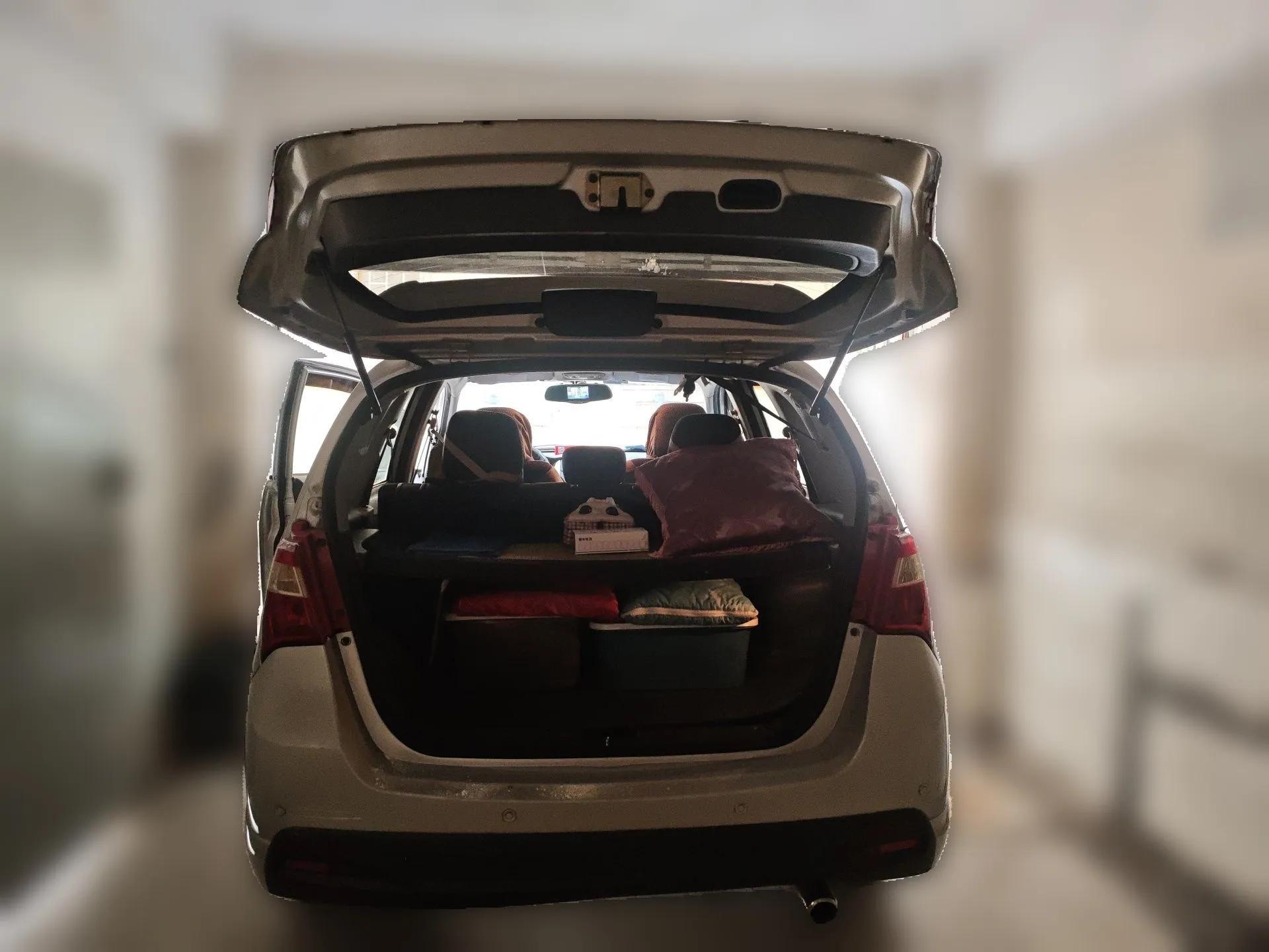 Suzuki Liana 2012 Hatchback 1.4 VVT Manual Luxury Model — миниатюра 20