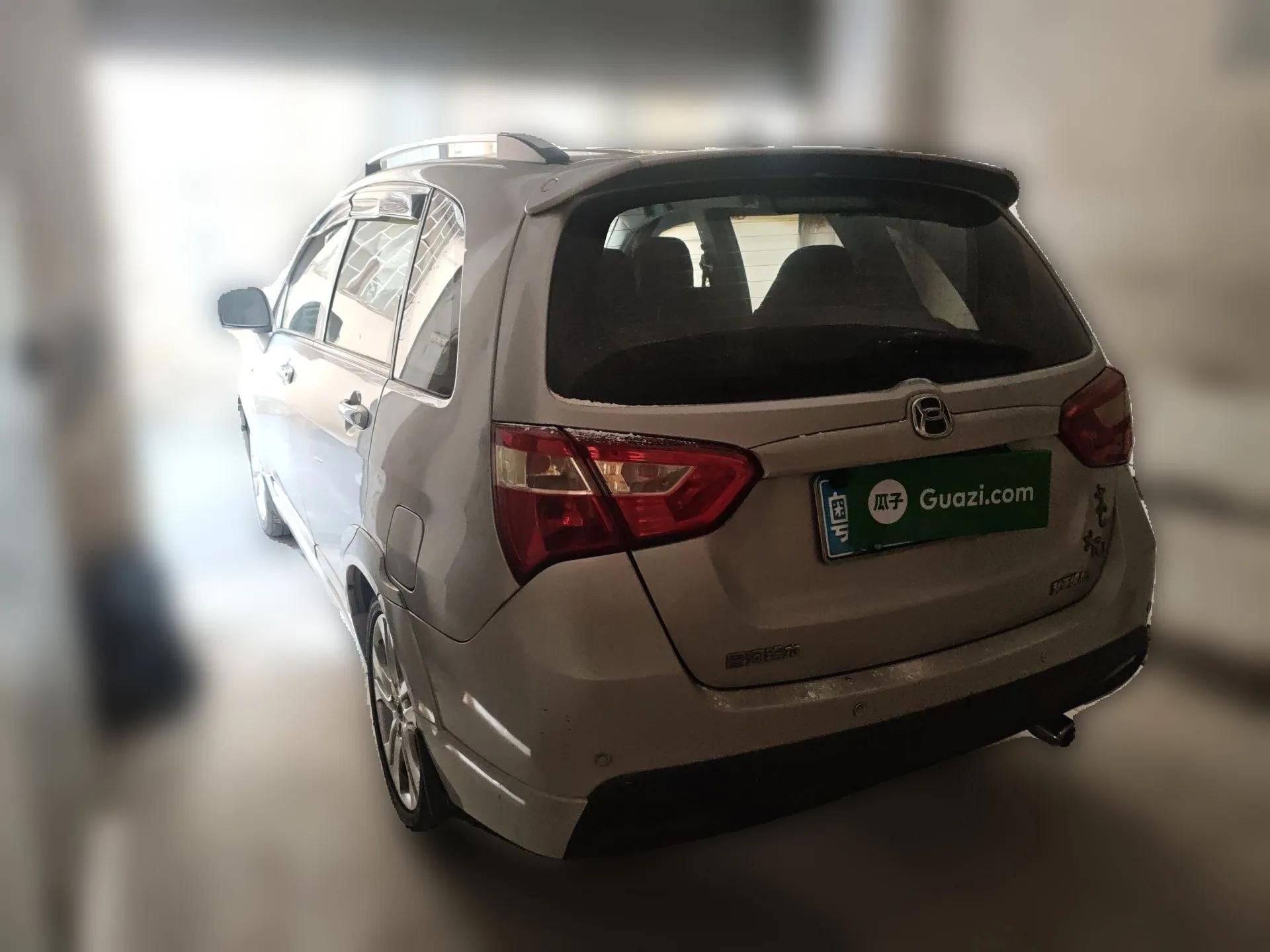 Suzuki Liana 2012 Hatchback 1.4 VVT Manual Luxury Model — миниатюра 4