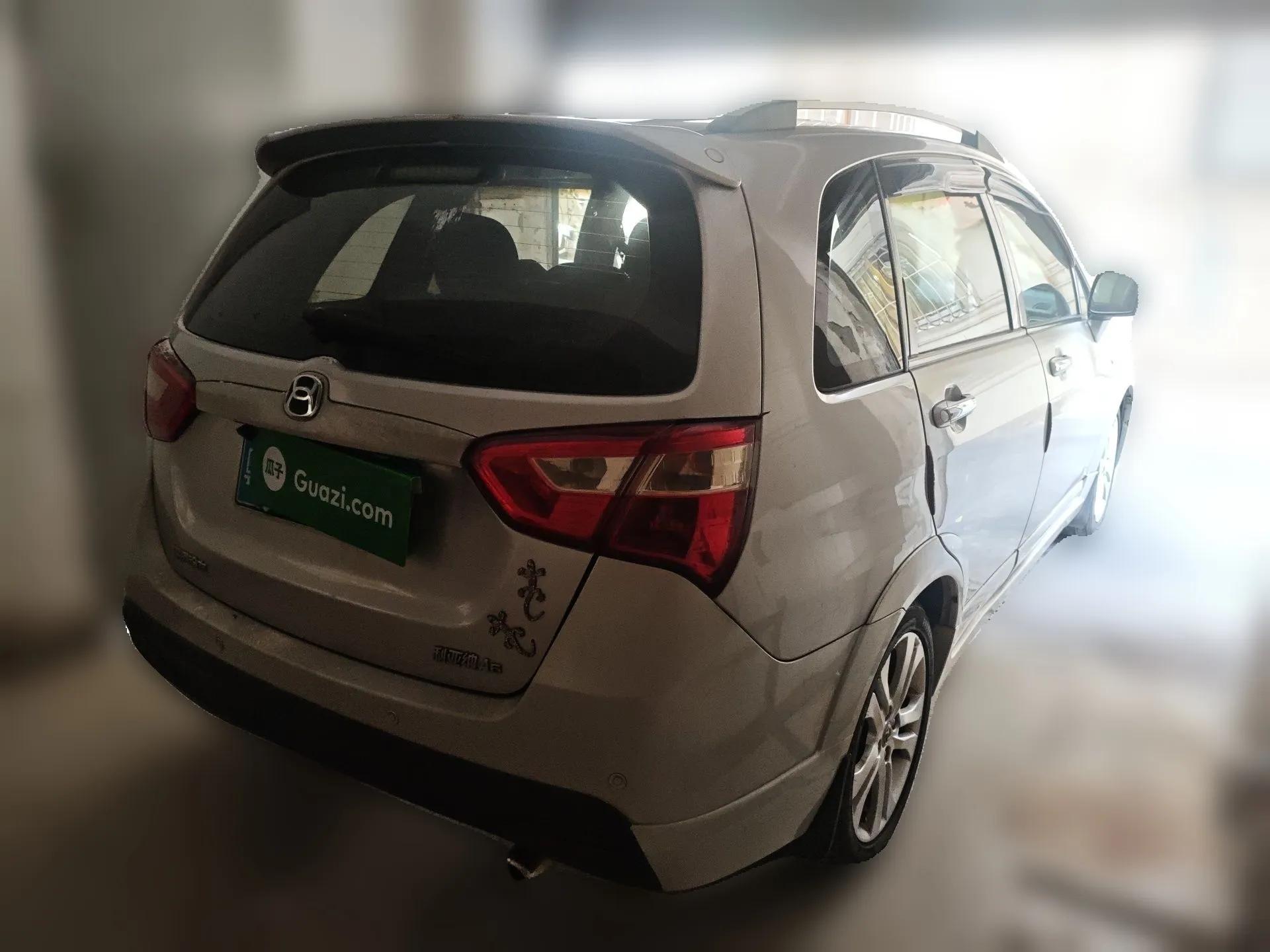 Suzuki Liana 2012 Hatchback 1.4 VVT Manual Luxury Model — миниатюра 6