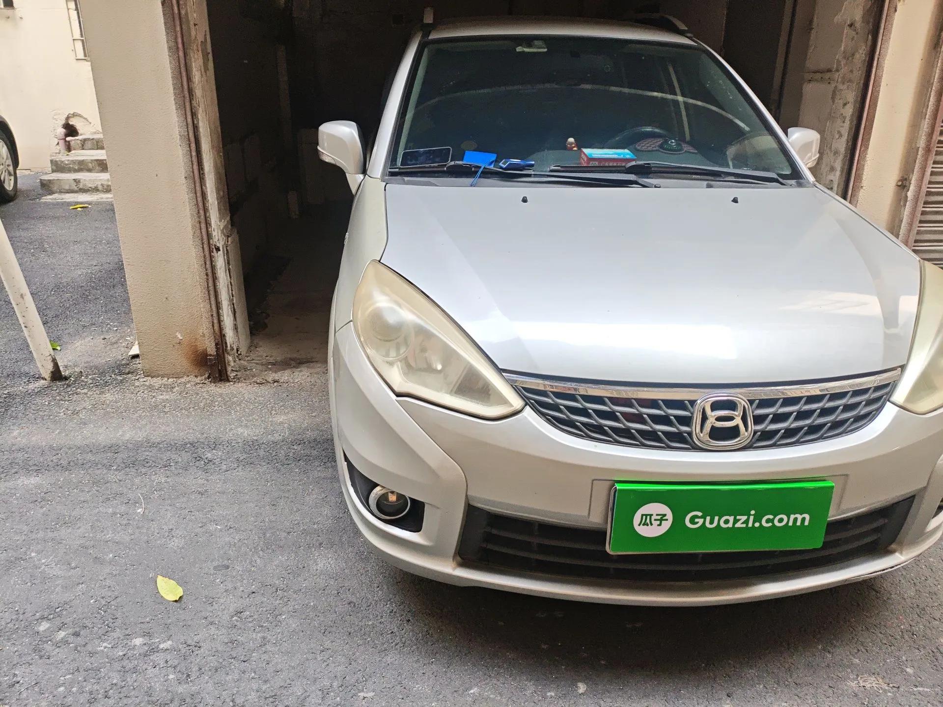 Suzuki Liana 2012 Hatchback 1.4 VVT Manual Luxury Model — миниатюра 7