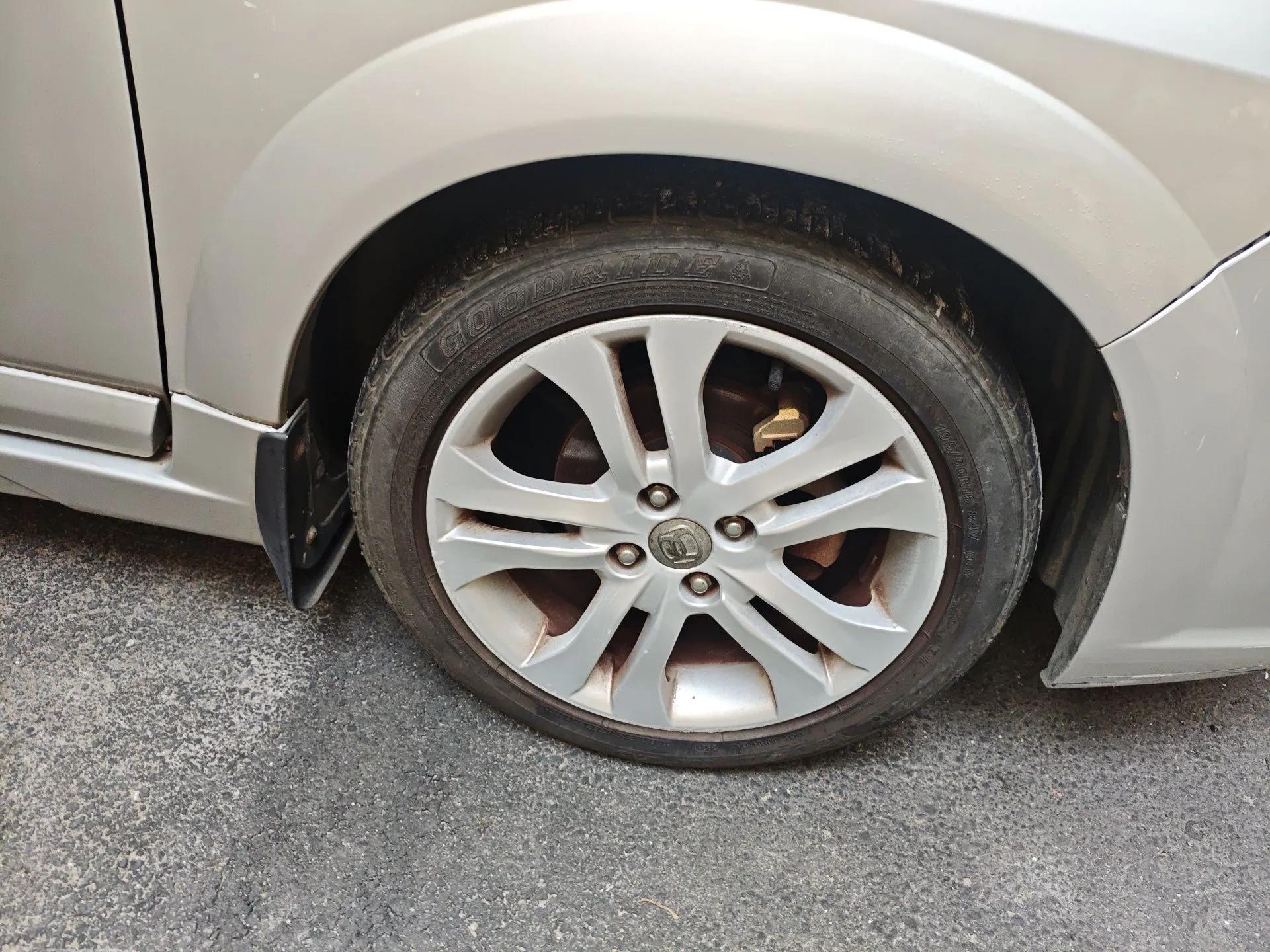 Suzuki Liana 2012 Hatchback 1.4 VVT Manual Luxury Model — миниатюра 8