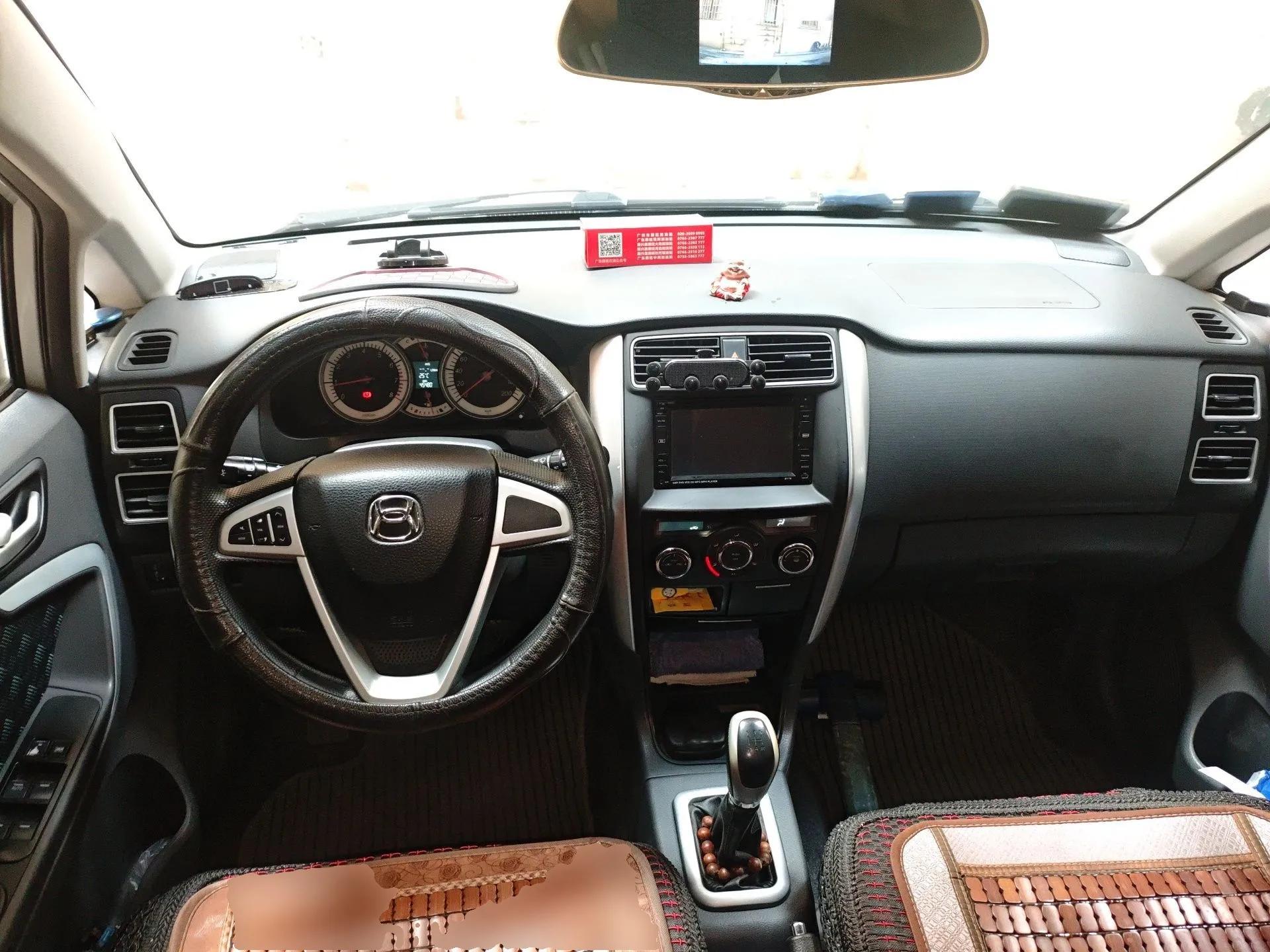 Suzuki Liana 2012 Hatchback 1.4 VVT Manual Luxury Model — миниатюра 10