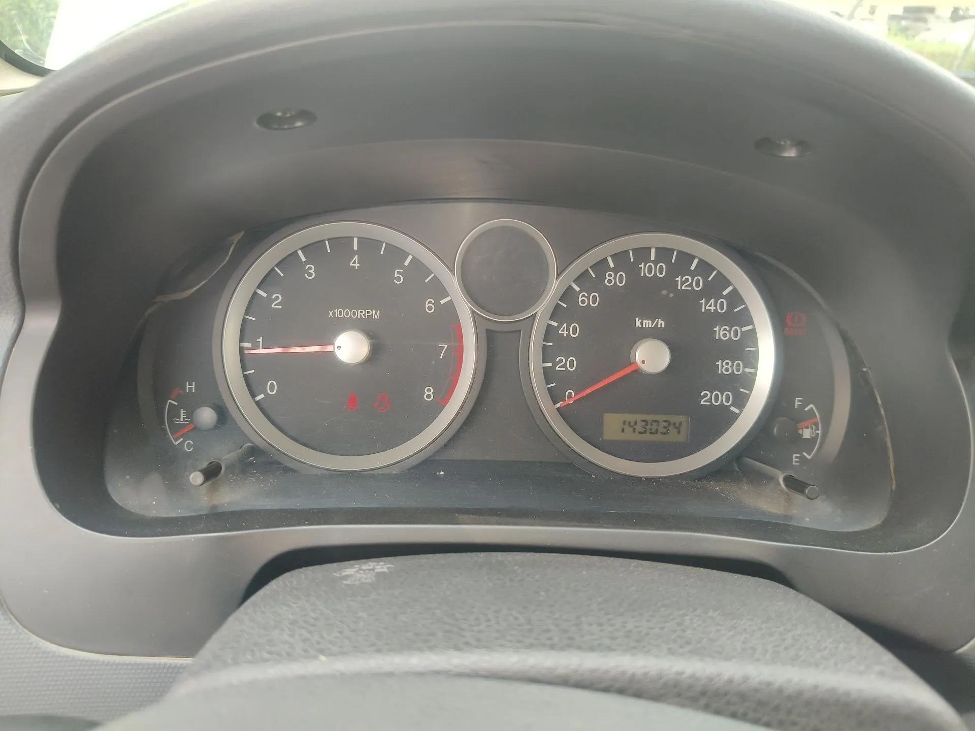 Suzuki Liana 2011 A+ Hatchback 1.4L Manual Standard Model — миниатюра 12
