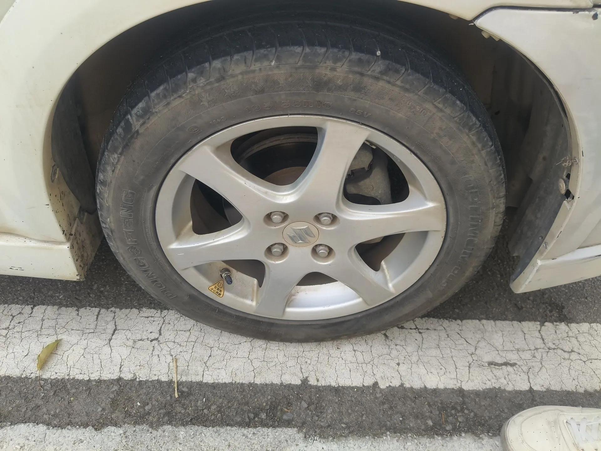 Suzuki Liana 2011 A+ Hatchback 1.4L Manual Standard Model — миниатюра 8