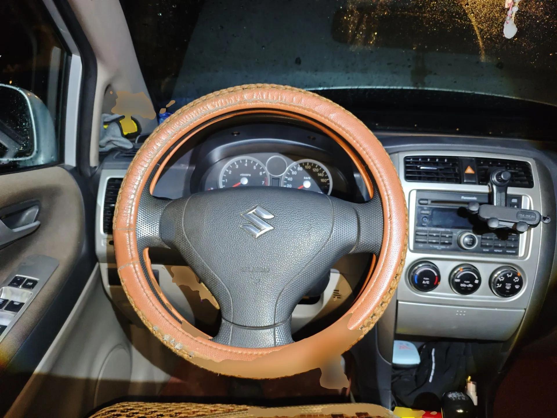 Suzuki Liana 2012 Hatchback 1.4L Manual Economy Model — миниатюра 11