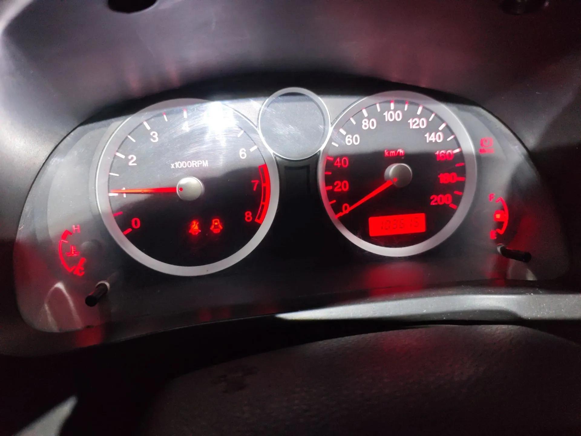 Suzuki Liana 2012 Hatchback 1.4L Manual Economy Model — миниатюра 12