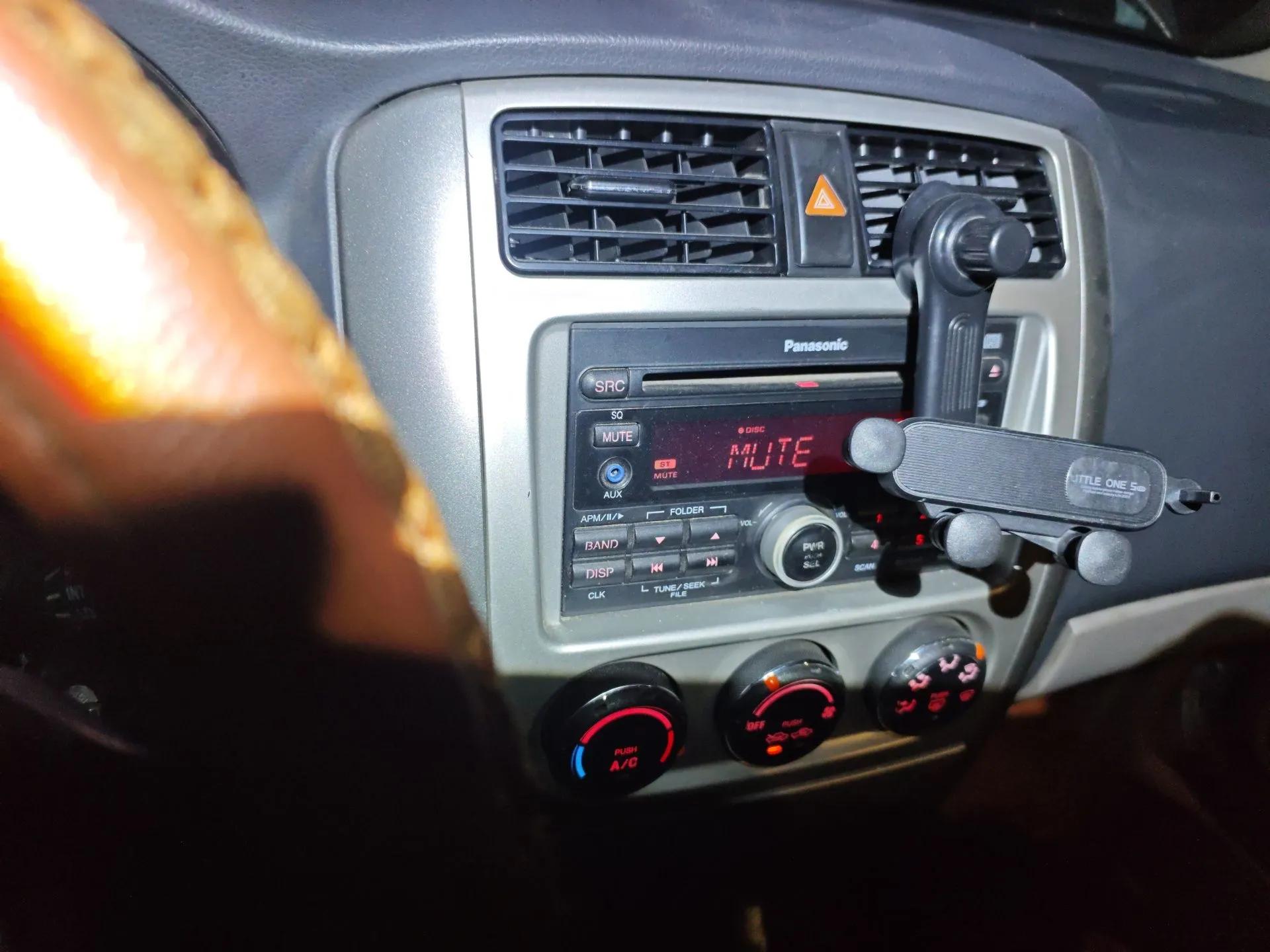 Suzuki Liana 2012 Hatchback 1.4L Manual Economy Model — миниатюра 14