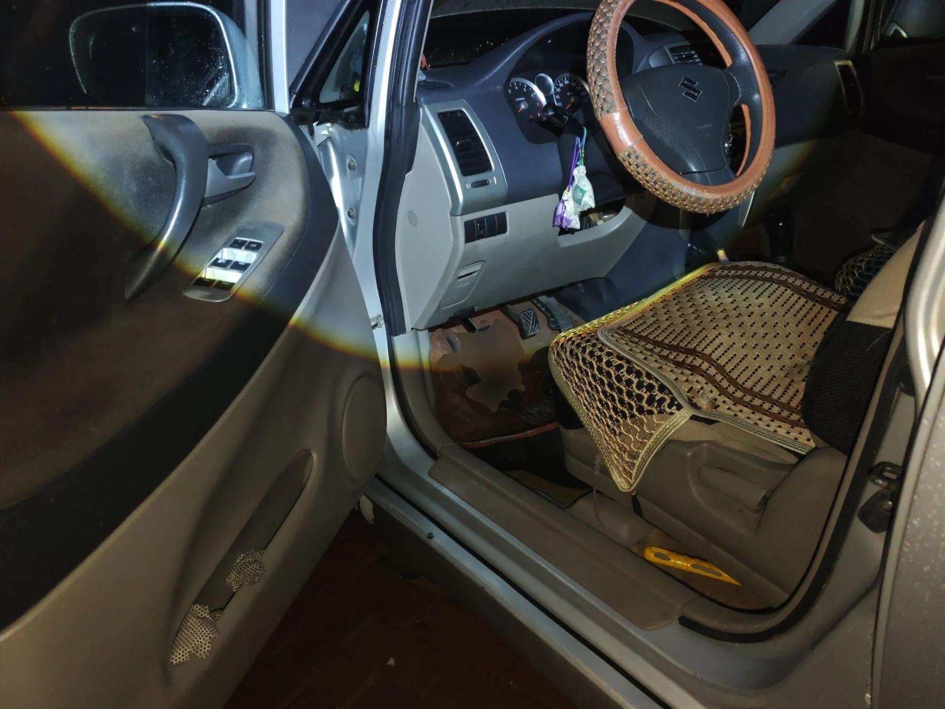 Suzuki Liana 2012 Hatchback 1.4L Manual Economy Model — миниатюра 17