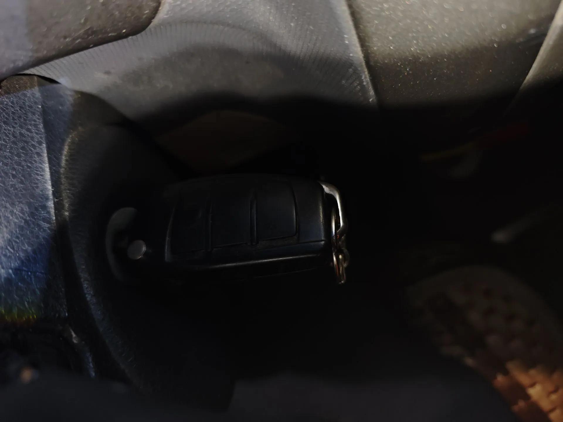 Suzuki Liana 2012 Hatchback 1.4L Manual Economy Model — миниатюра 9
