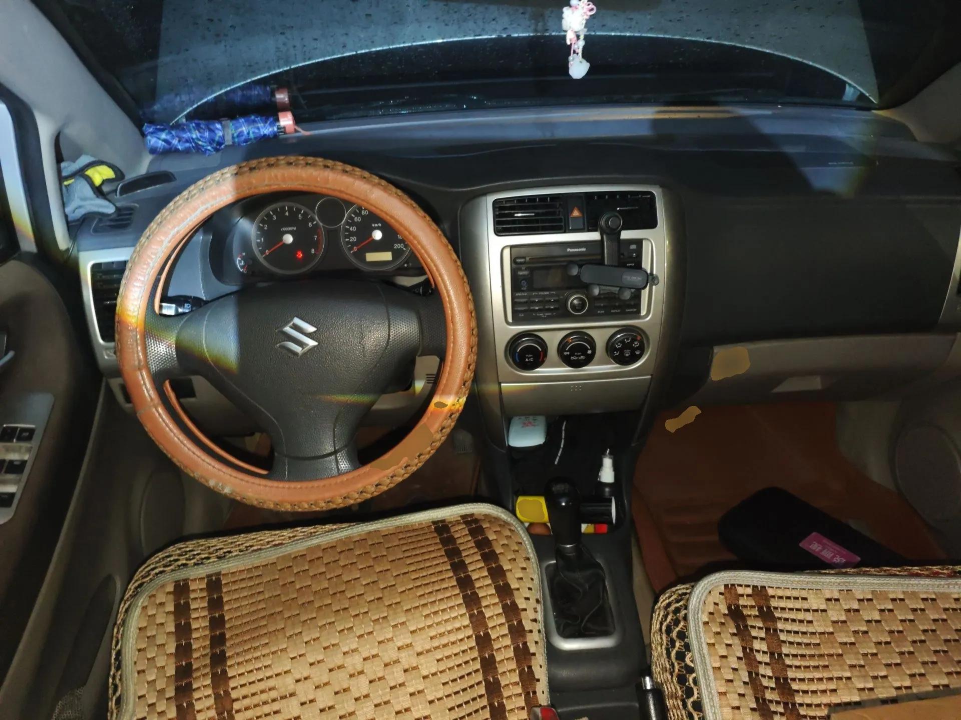 Suzuki Liana 2012 Hatchback 1.4L Manual Economy Model — миниатюра 10