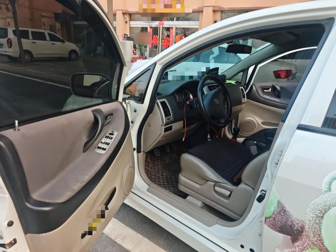 Suzuki Liana 2013 Hatchback 1.4L Manual Luxury Model — миниатюра 17