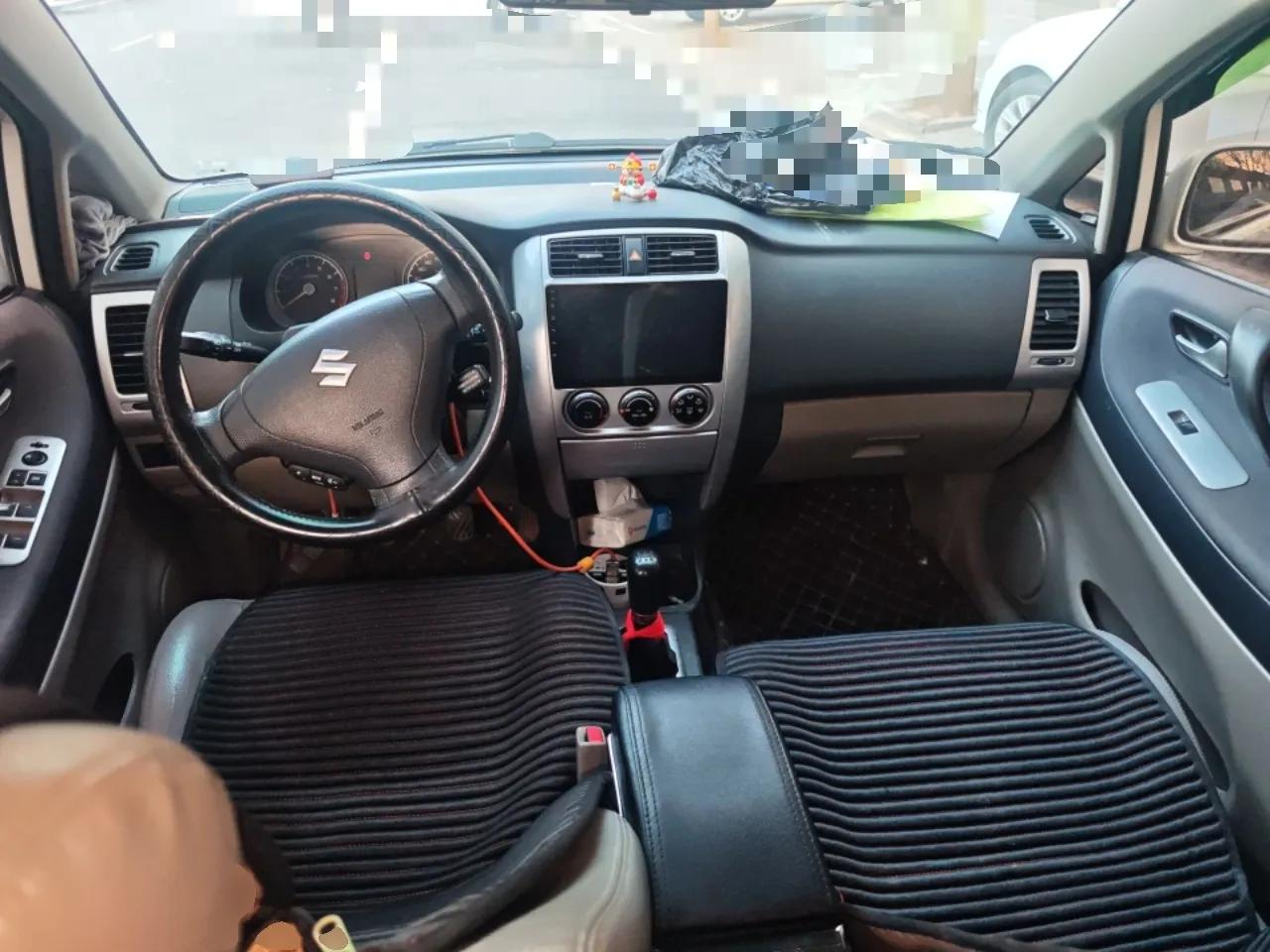 Suzuki Liana 2013 Hatchback 1.4L Manual Luxury Model — миниатюра 10