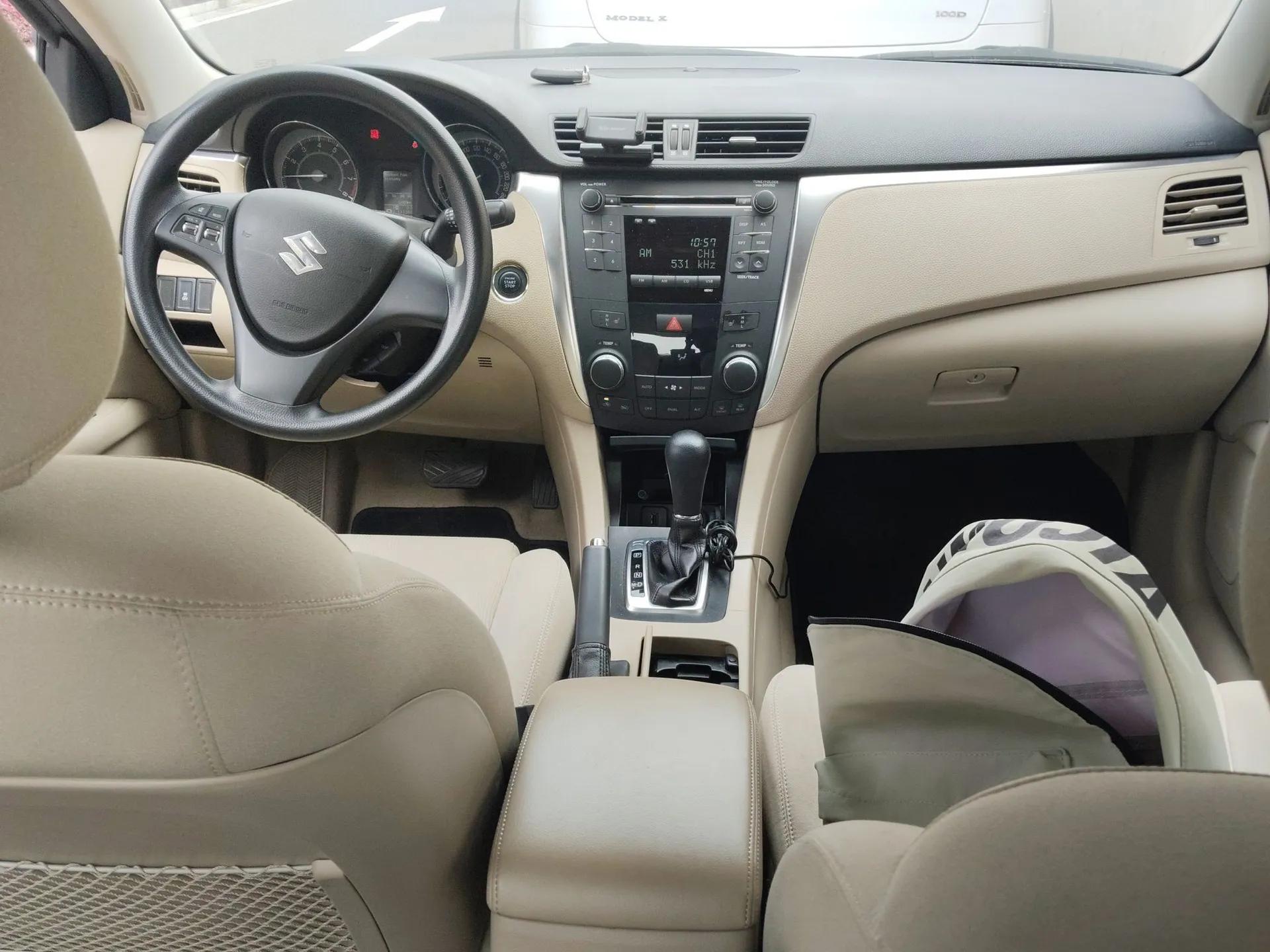 Suzuki Kizashi 2011 2.4L Two-Wheel Drive CVT Standard Edition — миниатюра 10