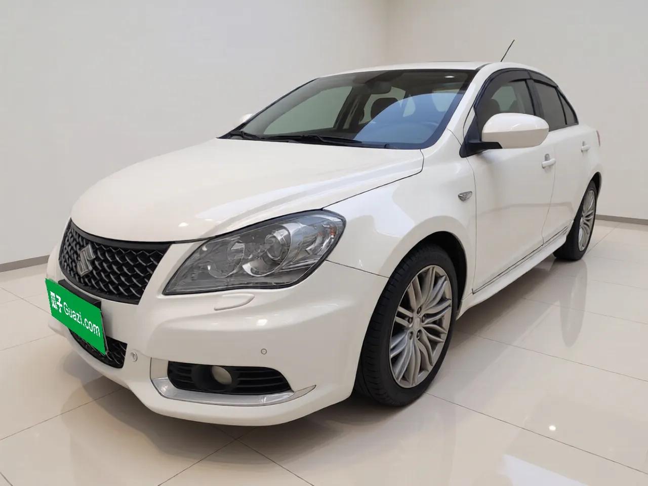 Suzuki Kizashi 2011 2.4L Two-Wheel Drive Luxury Navigation Edition — миниатюра 1