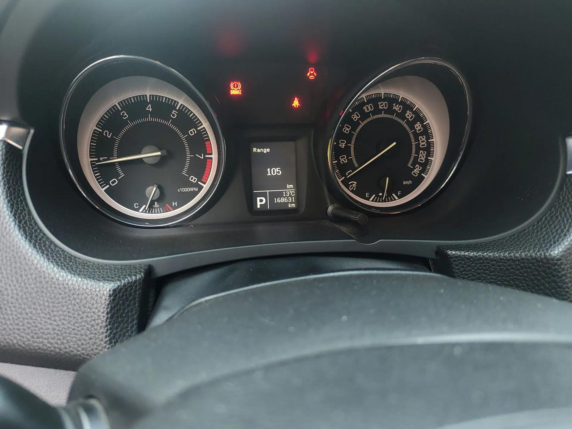 Suzuki Kizashi 2011 2.4L Two-Wheel Drive Luxury Navigation Edition — миниатюра 11