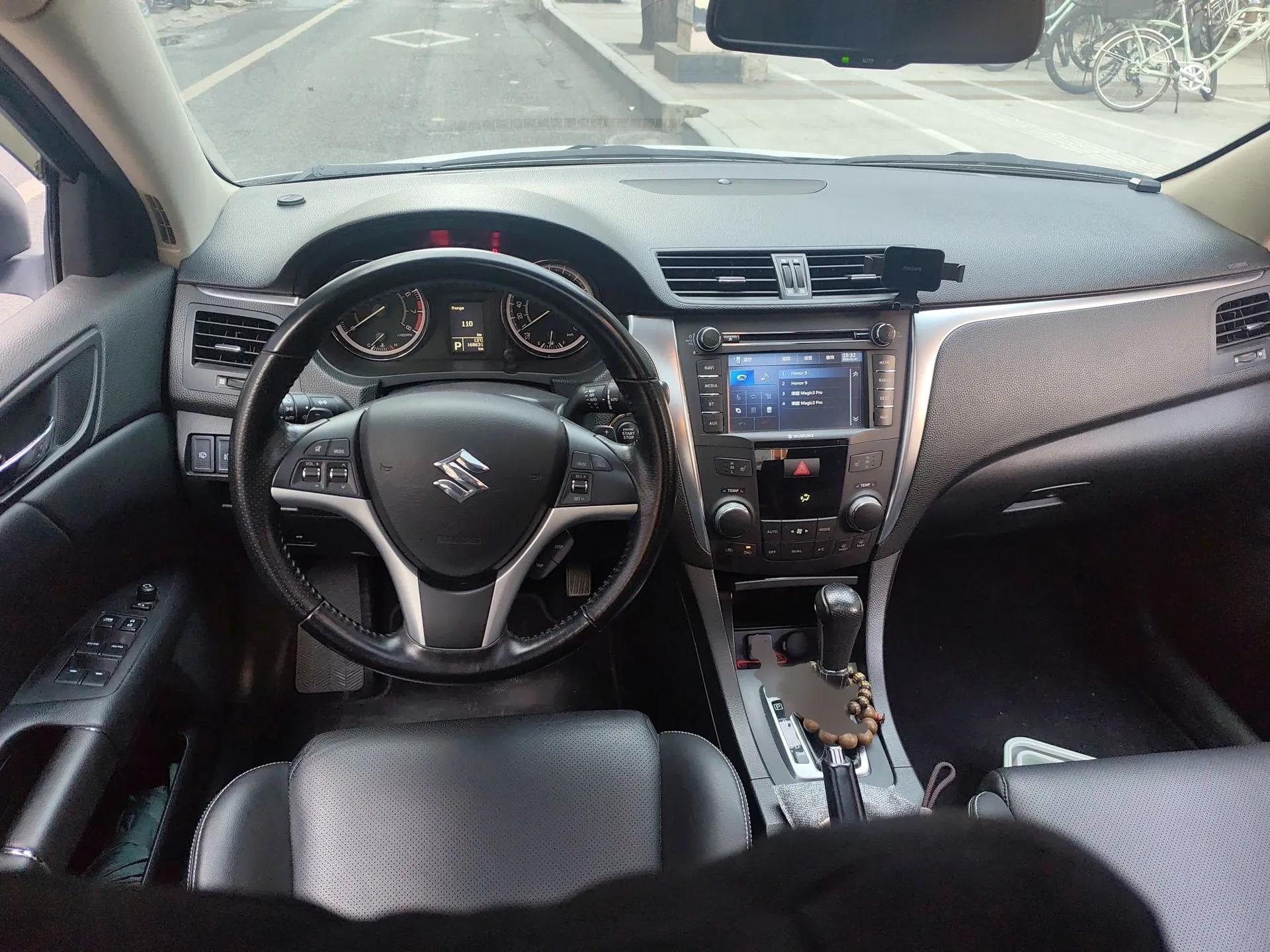 Suzuki Kizashi 2011 2.4L Two-Wheel Drive Luxury Navigation Edition — миниатюра 18