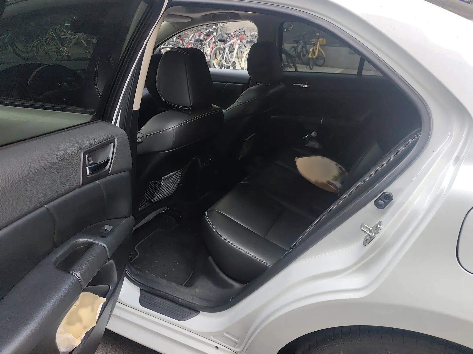 Suzuki Kizashi 2011 2.4L Two-Wheel Drive Luxury Navigation Edition — миниатюра 20