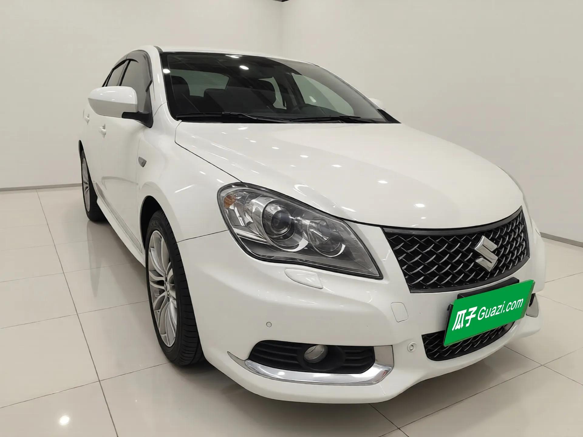Suzuki Kizashi 2011 2.4L Two-Wheel Drive Luxury Navigation Edition — миниатюра 3