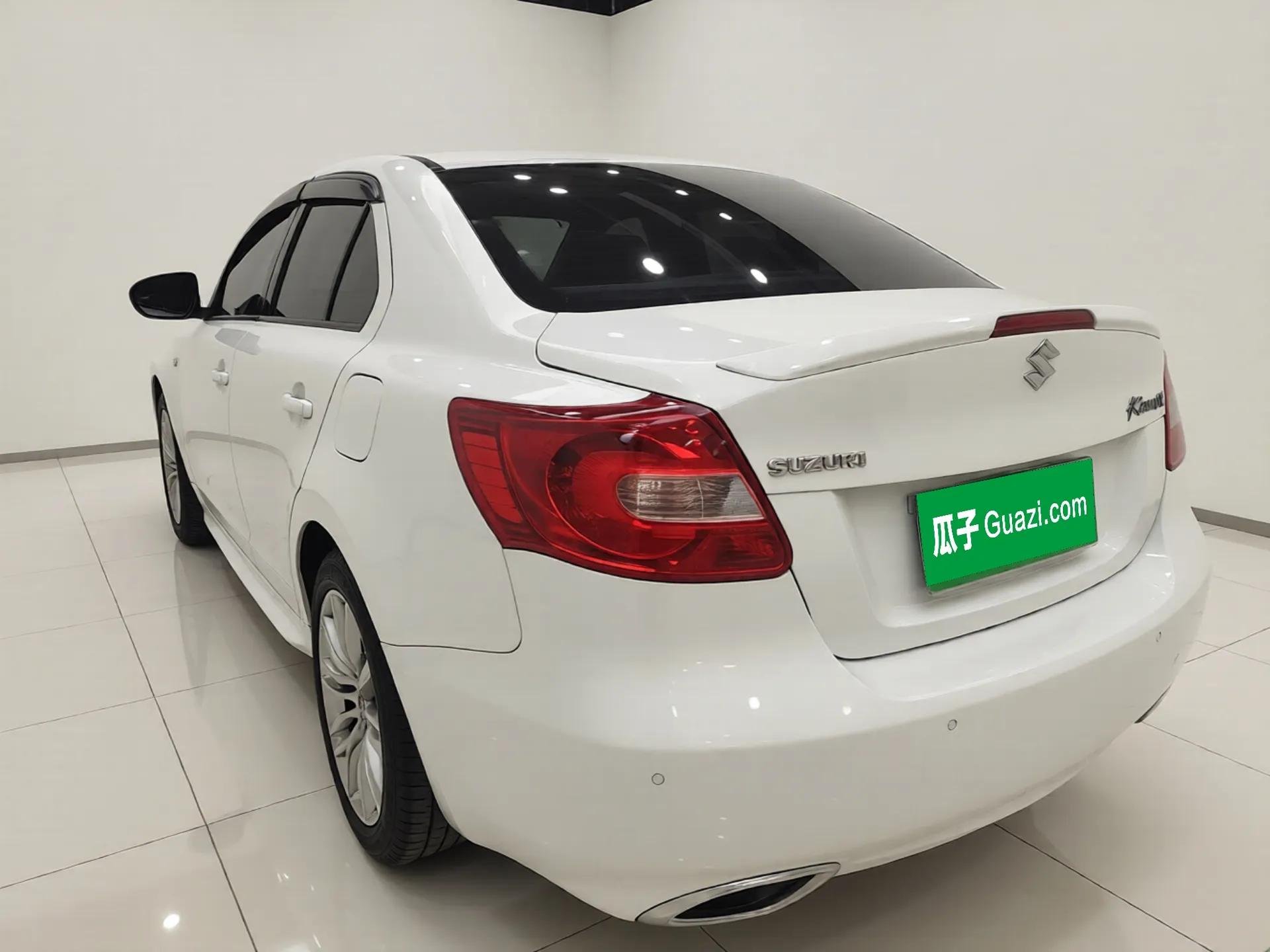 Suzuki Kizashi 2011 2.4L Two-Wheel Drive Luxury Navigation Edition — миниатюра 4