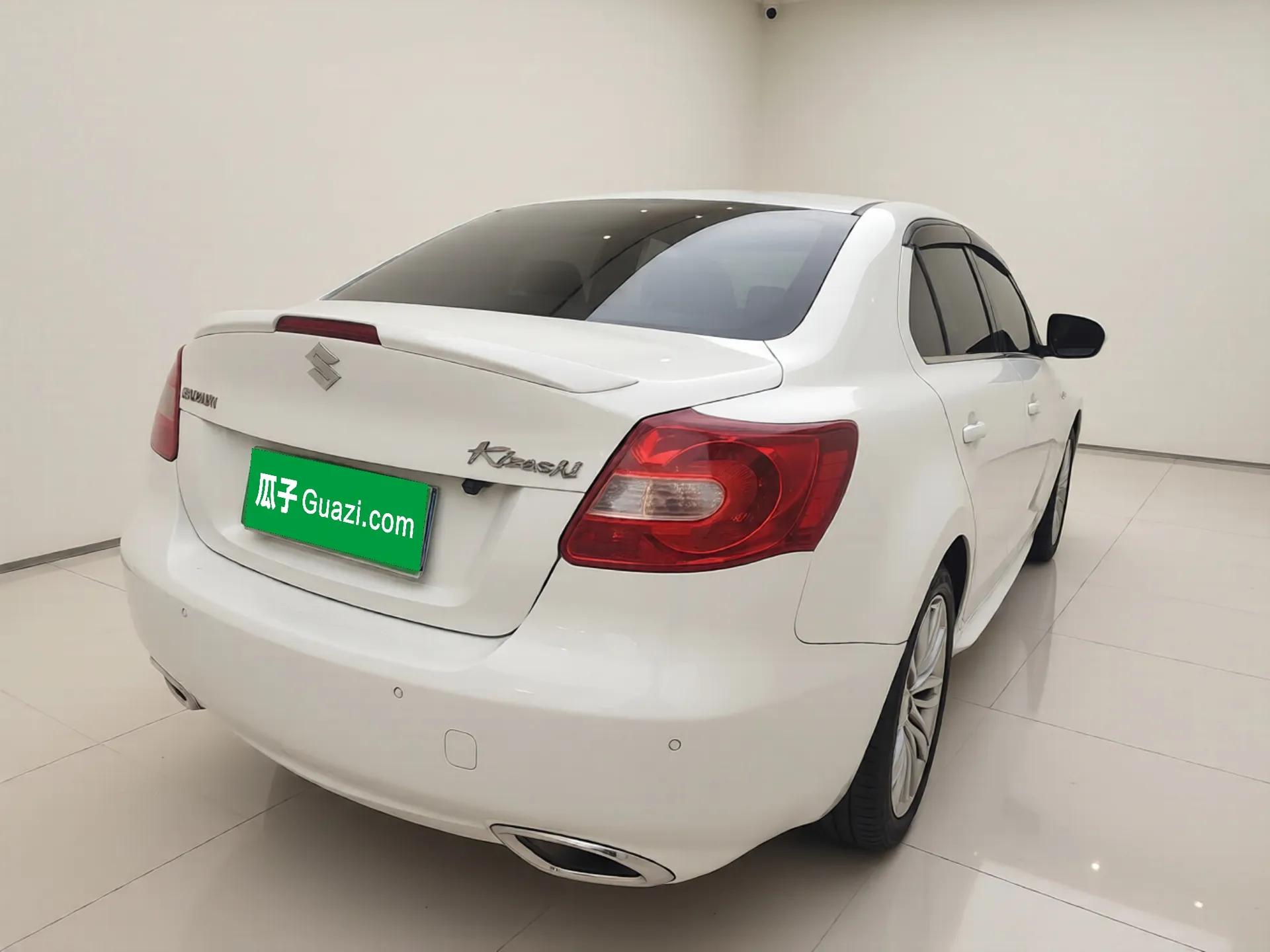 Suzuki Kizashi 2011 2.4L Two-Wheel Drive Luxury Navigation Edition — миниатюра 6