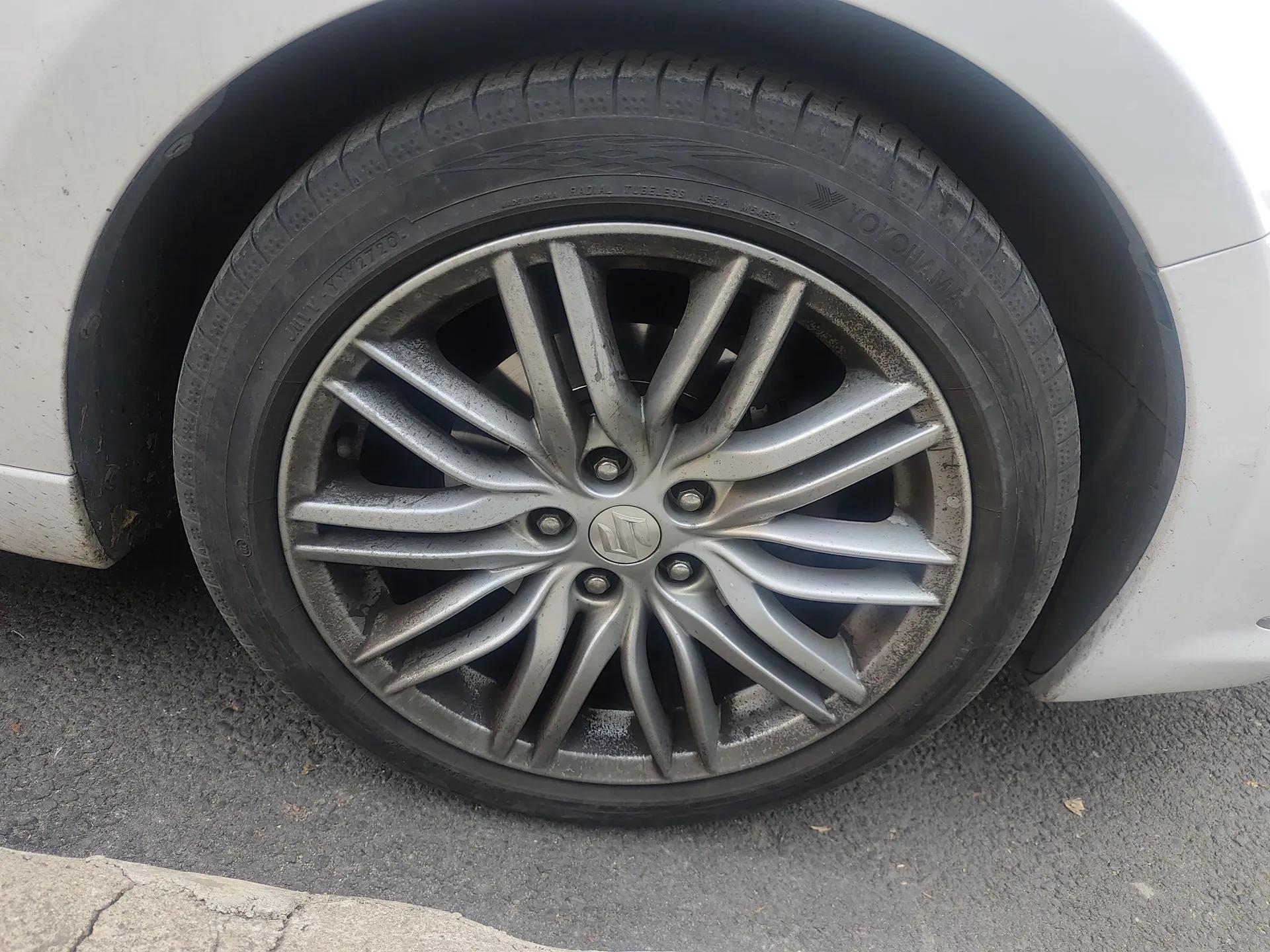 Suzuki Kizashi 2011 2.4L Two-Wheel Drive Luxury Navigation Edition — миниатюра 8