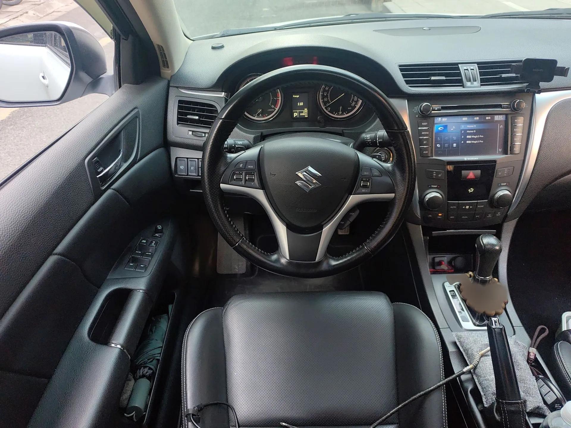 Suzuki Kizashi 2011 2.4L Two-Wheel Drive Luxury Navigation Edition — миниатюра 9