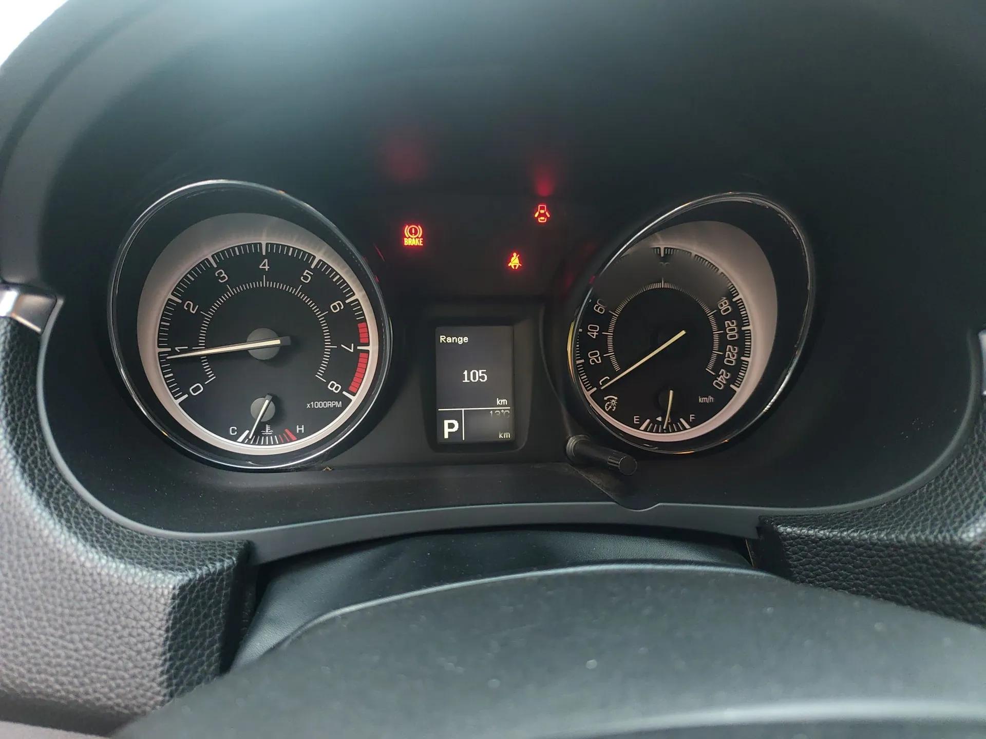Suzuki Kizashi 2011 2.4L Two-Wheel Drive Luxury Navigation Edition — миниатюра 10