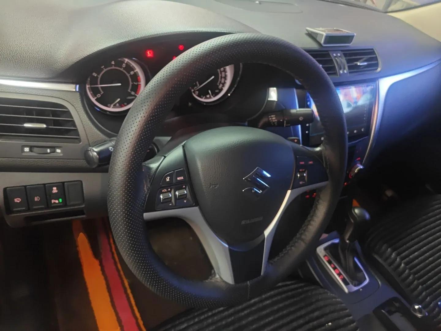 Suzuki Kizashi 2011 2.4L Two-Wheel Drive Sport with Navigation — миниатюра 13