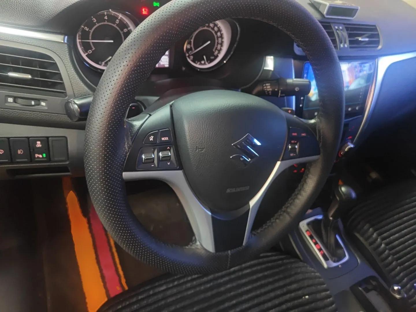 Suzuki Kizashi 2011 2.4L Two-Wheel Drive Sport with Navigation — миниатюра 14