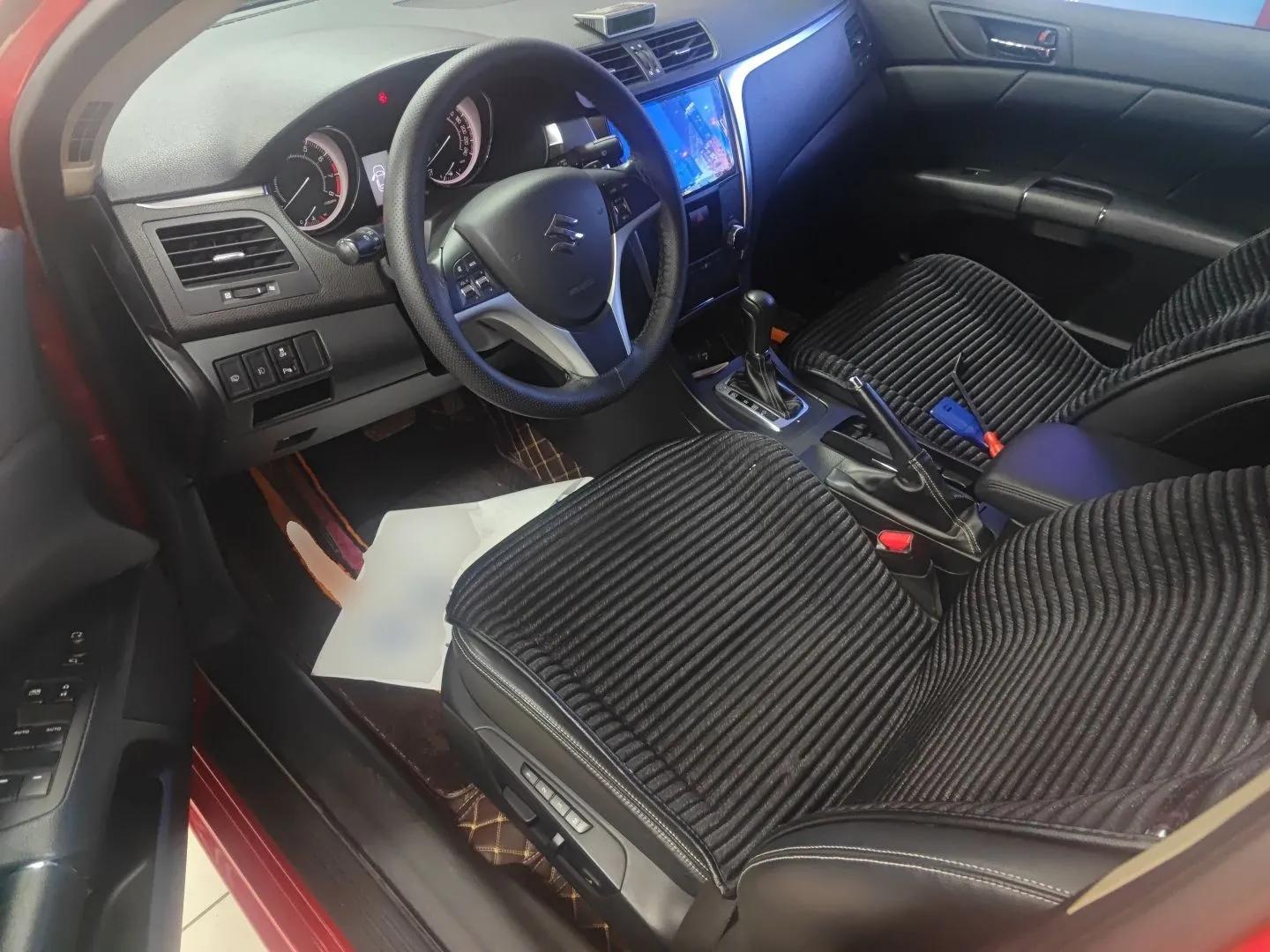 Suzuki Kizashi 2011 2.4L Two-Wheel Drive Sport with Navigation — миниатюра 18