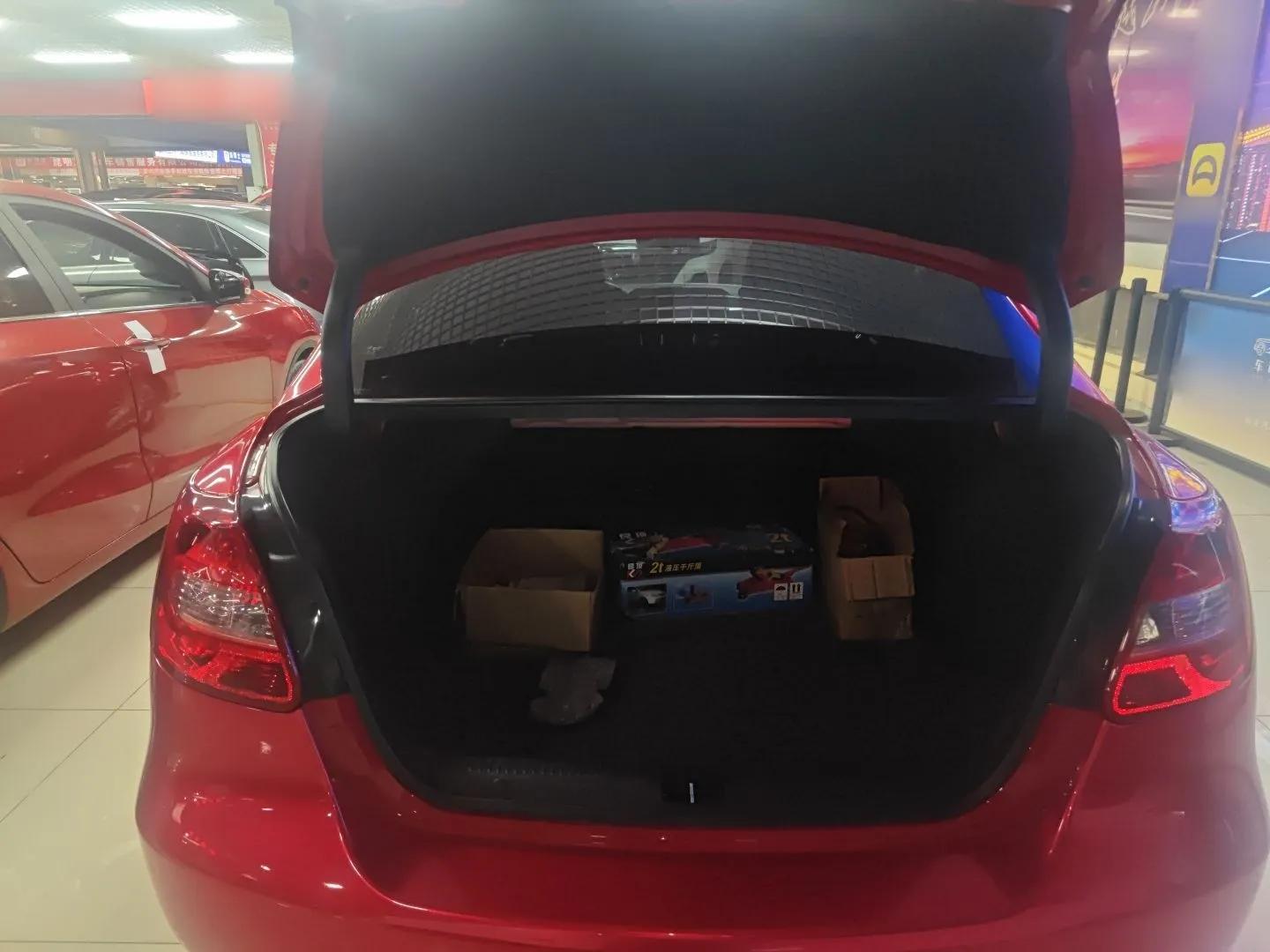 Suzuki Kizashi 2011 2.4L Two-Wheel Drive Sport with Navigation — миниатюра 22