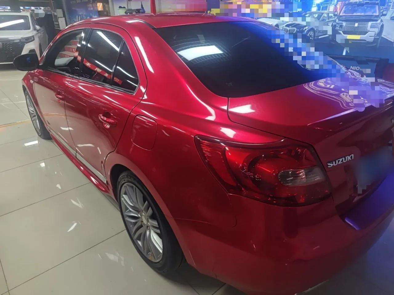 Suzuki Kizashi 2011 2.4L Two-Wheel Drive Sport with Navigation — миниатюра 4